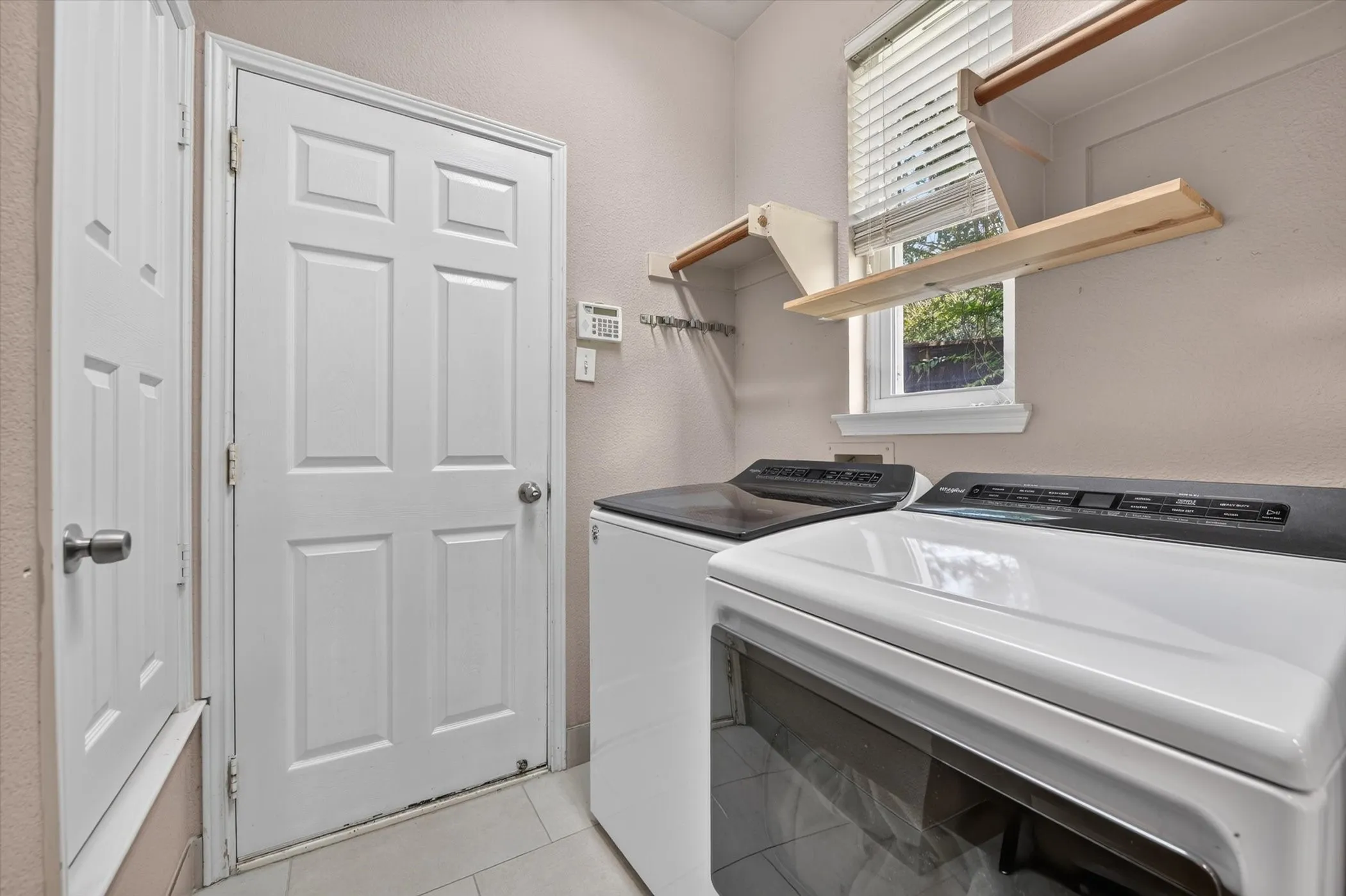 Single Family Residence For Sale in Denton County , 6217 Apache Drive, The Colony, Texas 75056, 4 Bedroom, 3 Bathroom, 2 Garage spaces, 2,139 Sqft, built in 2001, mls#21327865, Real Estate Agent in The Colony, Homes For Sale in Denton county, Homes For Sale in The Colony, Realtor in The Colony Texas, Real Estate Brokerage Independent Realty Texas, Luminita Cordes Realtor