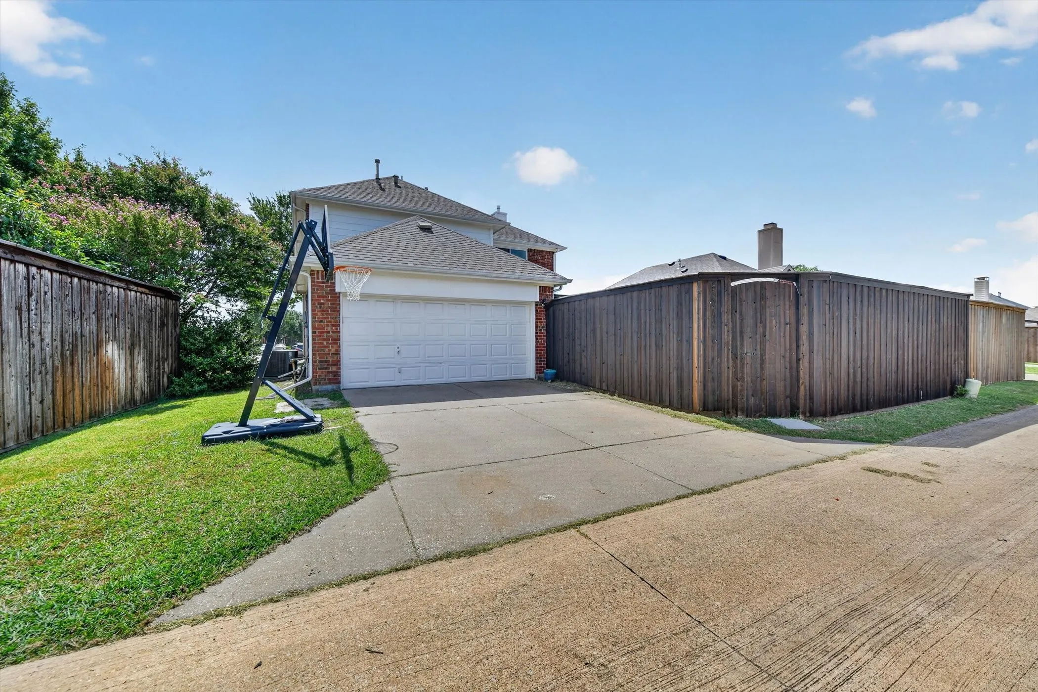 Single Family Residence For Sale in Denton County , 6217 Apache Drive, The Colony, Texas 75056, 4 Bedroom, 3 Bathroom, 2 Garage spaces, 2,139 Sqft, built in 2001, mls#21327865, Real Estate Agent in The Colony, Homes For Sale in Denton county, Homes For Sale in The Colony, Realtor in The Colony Texas, Real Estate Brokerage Independent Realty Texas, Luminita Cordes Realtor