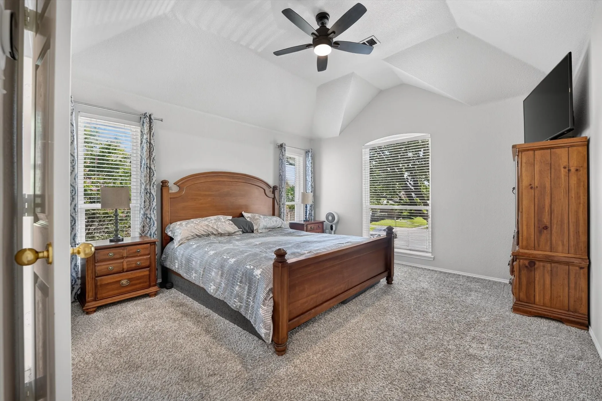 Single Family Residence For Sale in Denton County , 6217 Apache Drive, The Colony, Texas 75056, 4 Bedroom, 3 Bathroom, 2 Garage spaces, 2,139 Sqft, built in 2001, mls#21327865, Real Estate Agent in The Colony, Homes For Sale in Denton county, Homes For Sale in The Colony, Realtor in The Colony Texas, Real Estate Brokerage Independent Realty Texas, Luminita Cordes Realtor