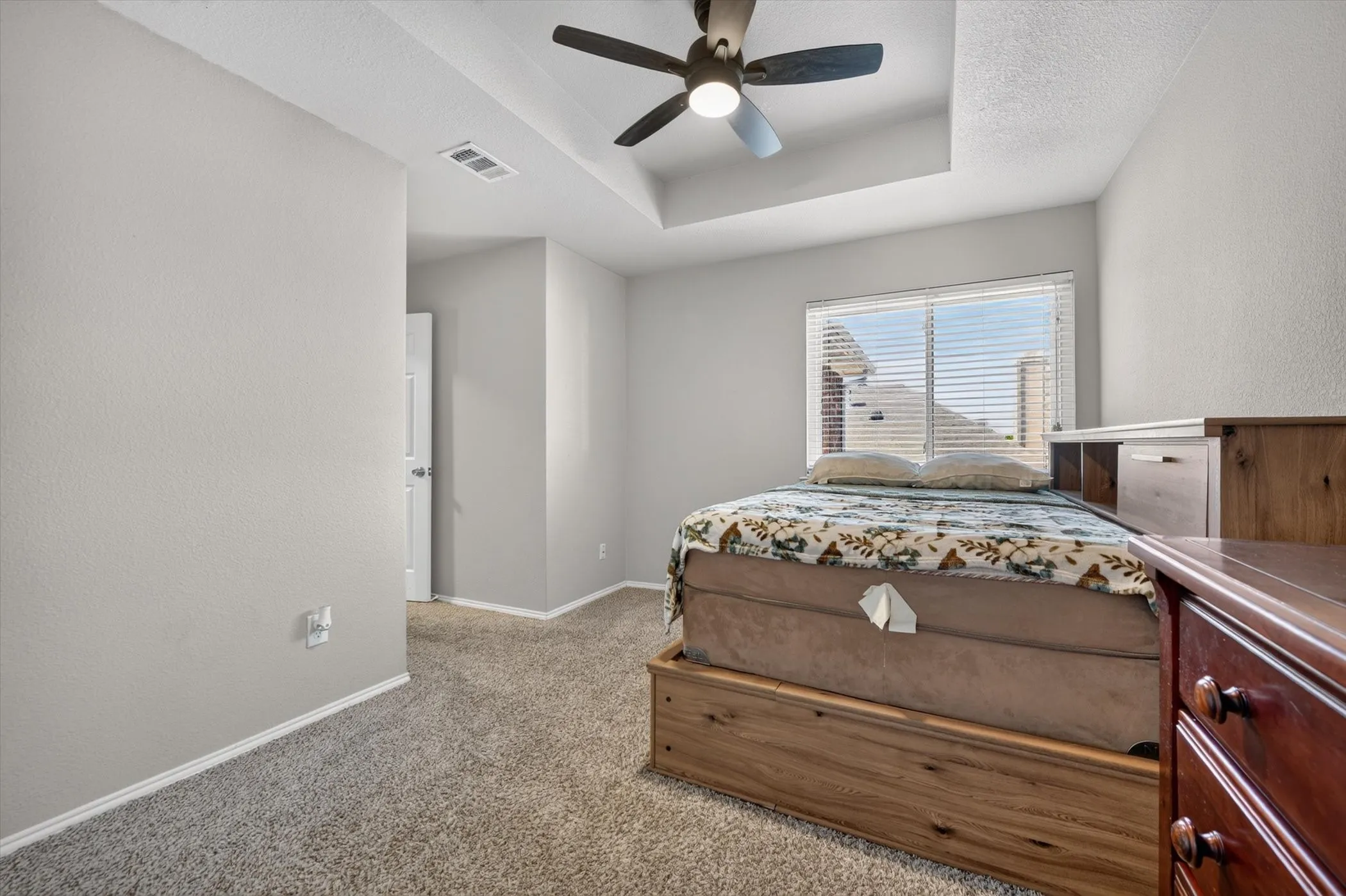 Single Family Residence For Sale in Denton County , 6217 Apache Drive, The Colony, Texas 75056, 4 Bedroom, 3 Bathroom, 2 Garage spaces, 2,139 Sqft, built in 2001, mls#21327865, Real Estate Agent in The Colony, Homes For Sale in Denton county, Homes For Sale in The Colony, Realtor in The Colony Texas, Real Estate Brokerage Independent Realty Texas, Luminita Cordes Realtor