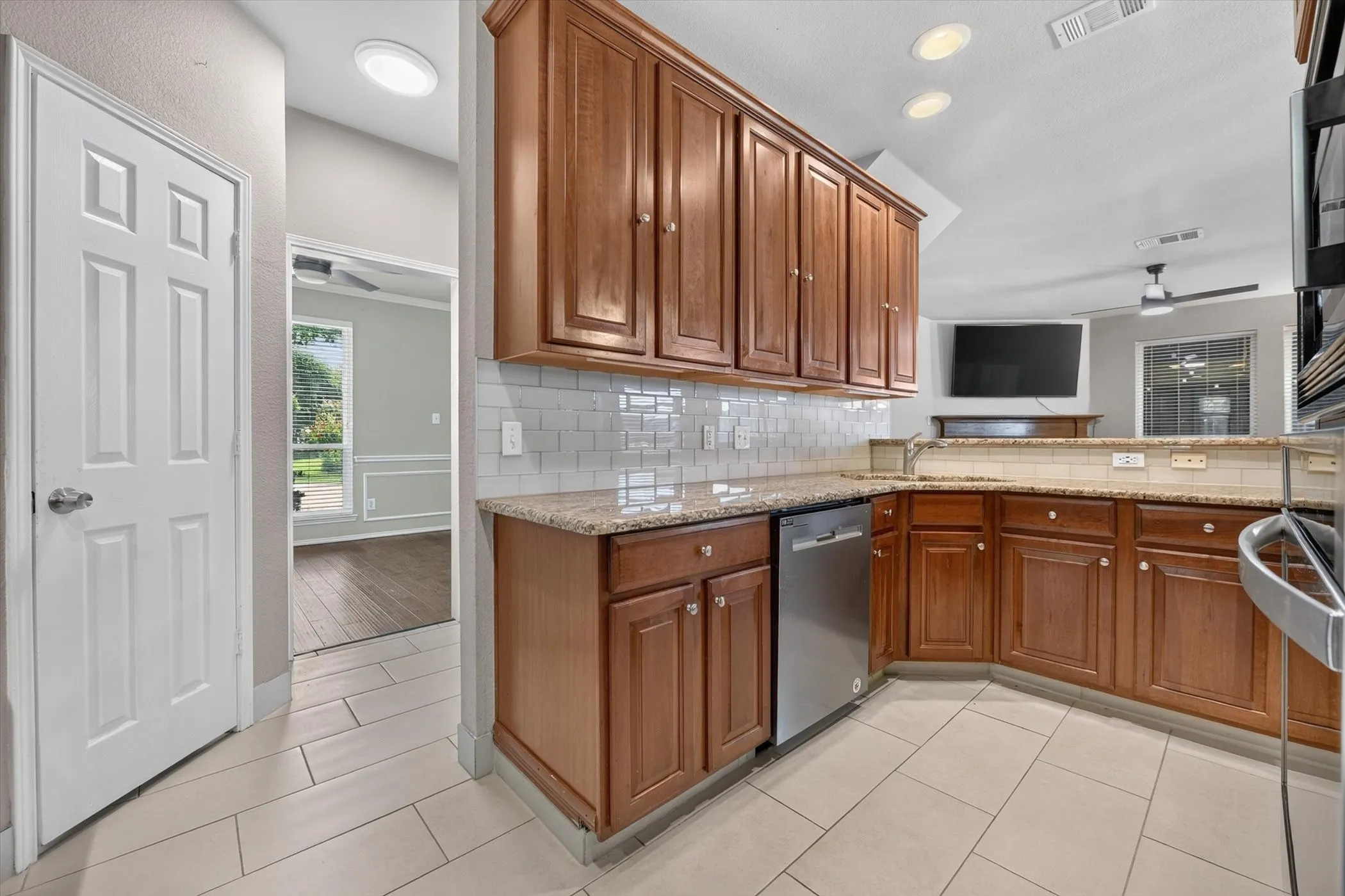 Single Family Residence For Sale in Denton County , 6217 Apache Drive, The Colony, Texas 75056, 4 Bedroom, 3 Bathroom, 2 Garage spaces, 2,139 Sqft, built in 2001, mls#21327865, Real Estate Agent in The Colony, Homes For Sale in Denton county, Homes For Sale in The Colony, Realtor in The Colony Texas, Real Estate Brokerage Independent Realty Texas, Luminita Cordes Realtor