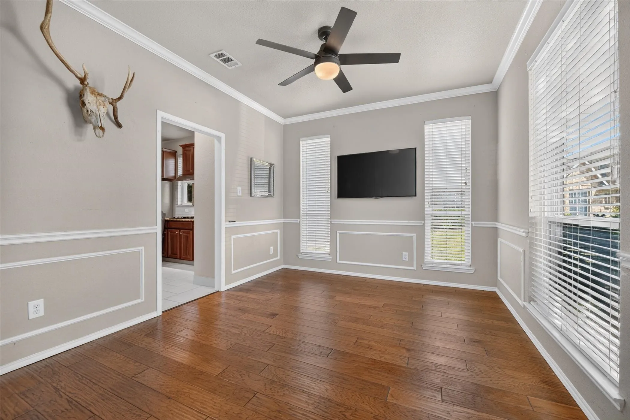 Single Family Residence For Sale in Denton County , 6217 Apache Drive, The Colony, Texas 75056, 4 Bedroom, 3 Bathroom, 2 Garage spaces, 2,139 Sqft, built in 2001, mls#21327865, Real Estate Agent in The Colony, Homes For Sale in Denton county, Homes For Sale in The Colony, Realtor in The Colony Texas, Real Estate Brokerage Independent Realty Texas, Luminita Cordes Realtor