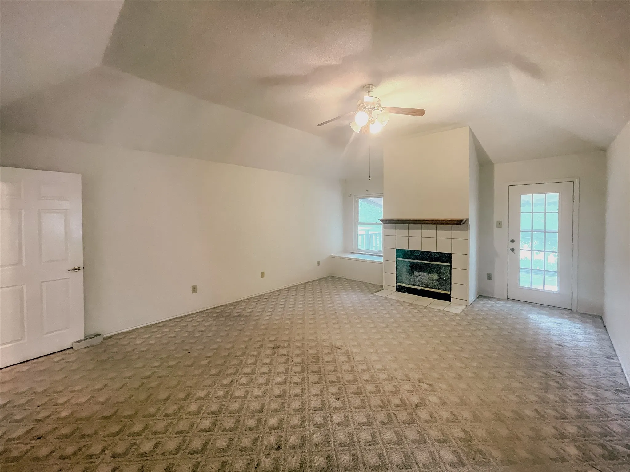 Single Family Residence For Sale in Tarrant County , 1312 Rio Grande Drive, Benbrook, Texas 76126, 4 Bedroom, 3 Bathroom, 2 Garage spaces, 3,055 Sqft, built in 1990, mls#21327218, Real Estate Agent in Benbrook, Homes For Sale in Tarrant county, Homes For Sale in Benbrook, Realtor in Benbrook Texas, Real Estate Brokerage Independent Realty Texas, Luminita Cordes Realtor