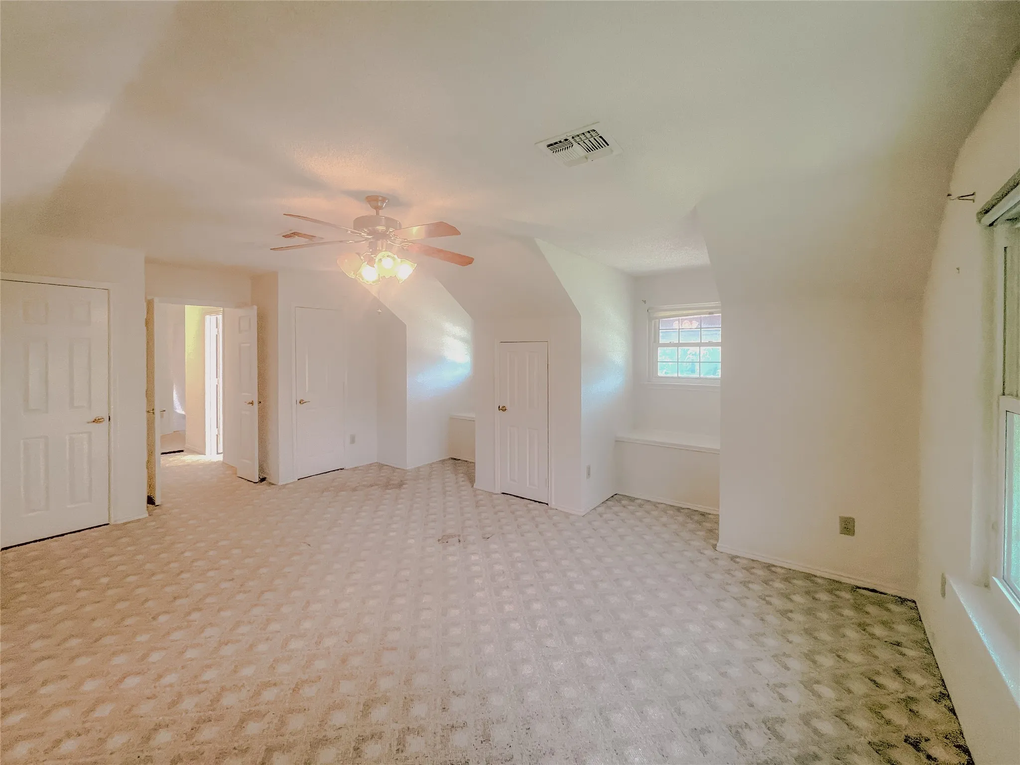 Single Family Residence For Sale in Tarrant County , 1312 Rio Grande Drive, Benbrook, Texas 76126, 4 Bedroom, 3 Bathroom, 2 Garage spaces, 3,055 Sqft, built in 1990, mls#21327218, Real Estate Agent in Benbrook, Homes For Sale in Tarrant county, Homes For Sale in Benbrook, Realtor in Benbrook Texas, Real Estate Brokerage Independent Realty Texas, Luminita Cordes Realtor