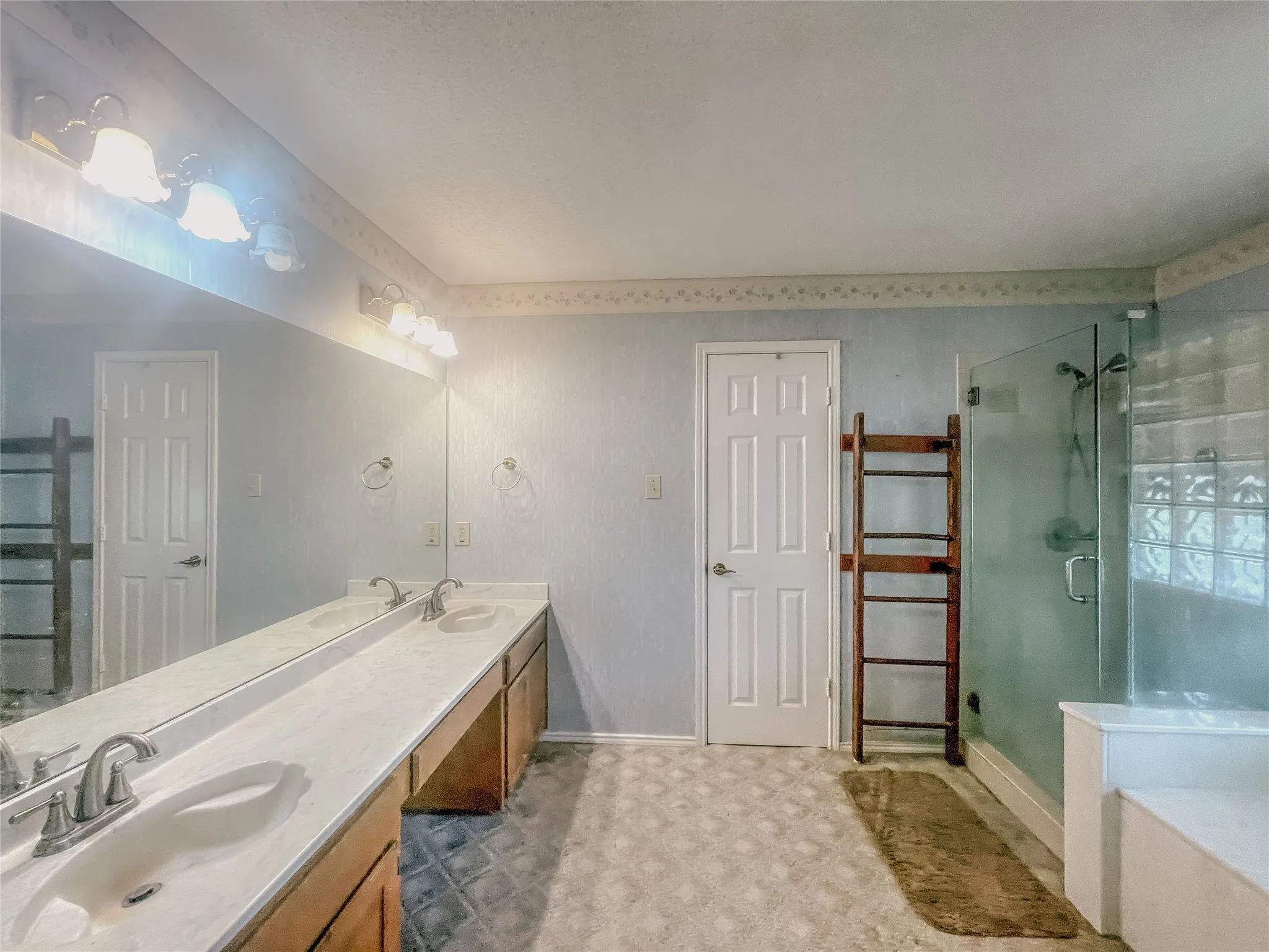 Single Family Residence For Sale in Tarrant County , 1312 Rio Grande Drive, Benbrook, Texas 76126, 4 Bedroom, 3 Bathroom, 2 Garage spaces, 3,055 Sqft, built in 1990, mls#21327218, Real Estate Agent in Benbrook, Homes For Sale in Tarrant county, Homes For Sale in Benbrook, Realtor in Benbrook Texas, Real Estate Brokerage Independent Realty Texas, Luminita Cordes Realtor