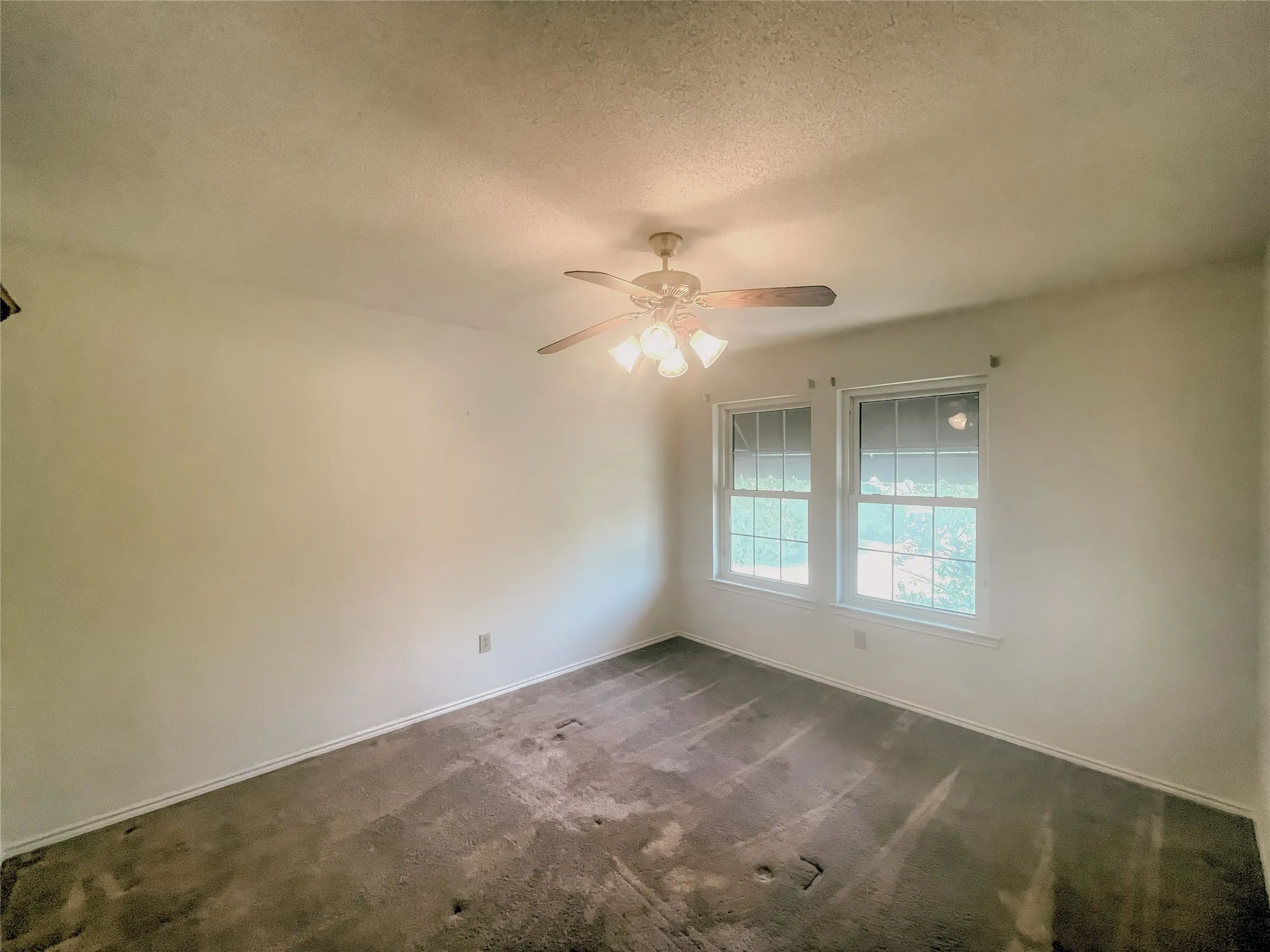 Single Family Residence For Sale in Tarrant County , 1312 Rio Grande Drive, Benbrook, Texas 76126, 4 Bedroom, 3 Bathroom, 2 Garage spaces, 3,055 Sqft, built in 1990, mls#21327218, Real Estate Agent in Benbrook, Homes For Sale in Tarrant county, Homes For Sale in Benbrook, Realtor in Benbrook Texas, Real Estate Brokerage Independent Realty Texas, Luminita Cordes Realtor