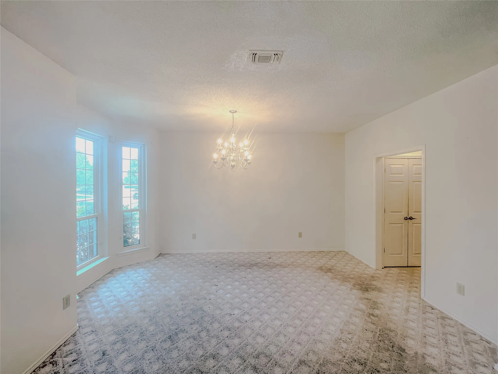 Single Family Residence For Sale in Tarrant County , 1312 Rio Grande Drive, Benbrook, Texas 76126, 4 Bedroom, 3 Bathroom, 2 Garage spaces, 3,055 Sqft, built in 1990, mls#21327218, Real Estate Agent in Benbrook, Homes For Sale in Tarrant county, Homes For Sale in Benbrook, Realtor in Benbrook Texas, Real Estate Brokerage Independent Realty Texas, Luminita Cordes Realtor