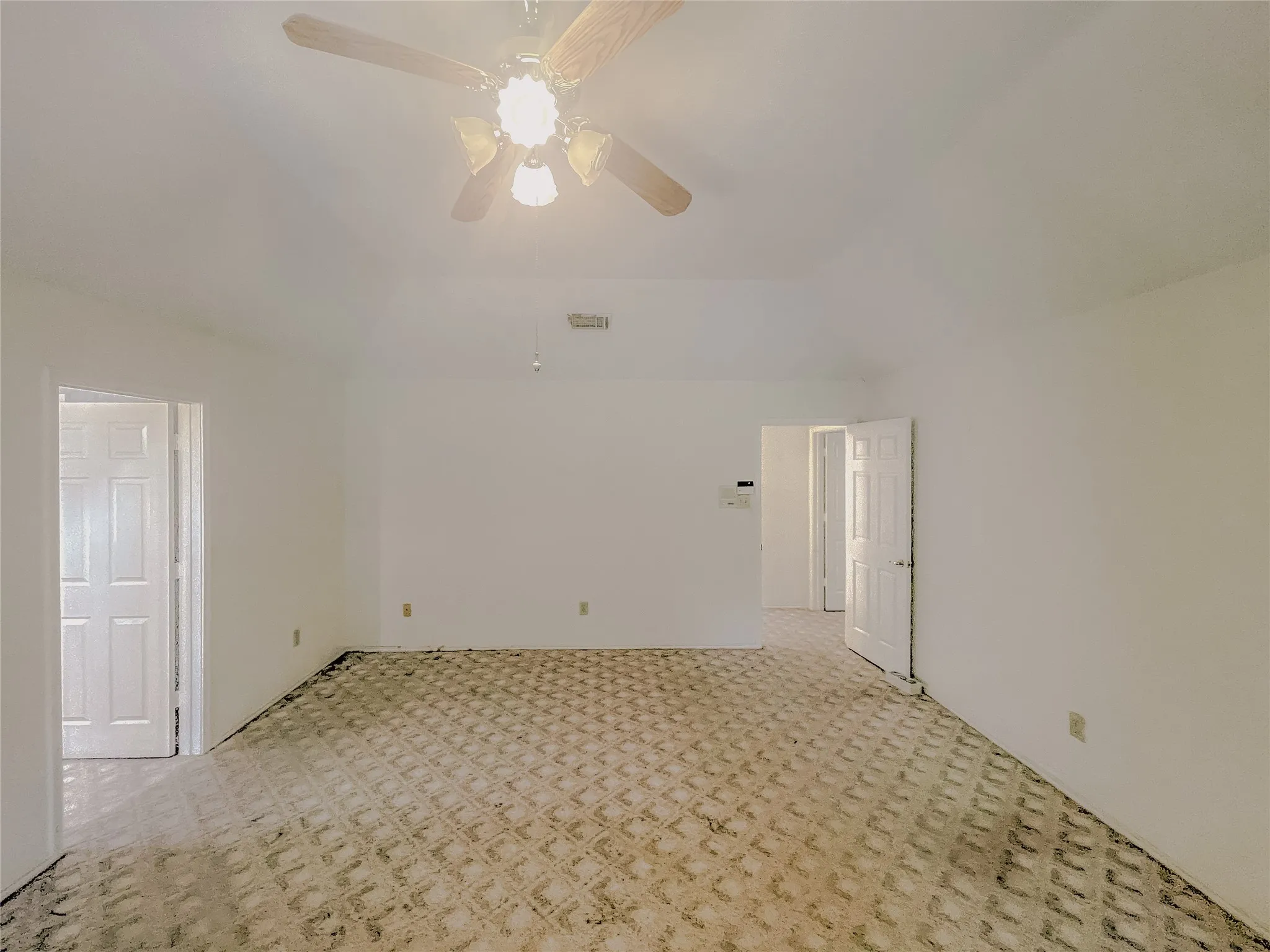 Single Family Residence For Sale in Tarrant County , 1312 Rio Grande Drive, Benbrook, Texas 76126, 4 Bedroom, 3 Bathroom, 2 Garage spaces, 3,055 Sqft, built in 1990, mls#21327218, Real Estate Agent in Benbrook, Homes For Sale in Tarrant county, Homes For Sale in Benbrook, Realtor in Benbrook Texas, Real Estate Brokerage Independent Realty Texas, Luminita Cordes Realtor