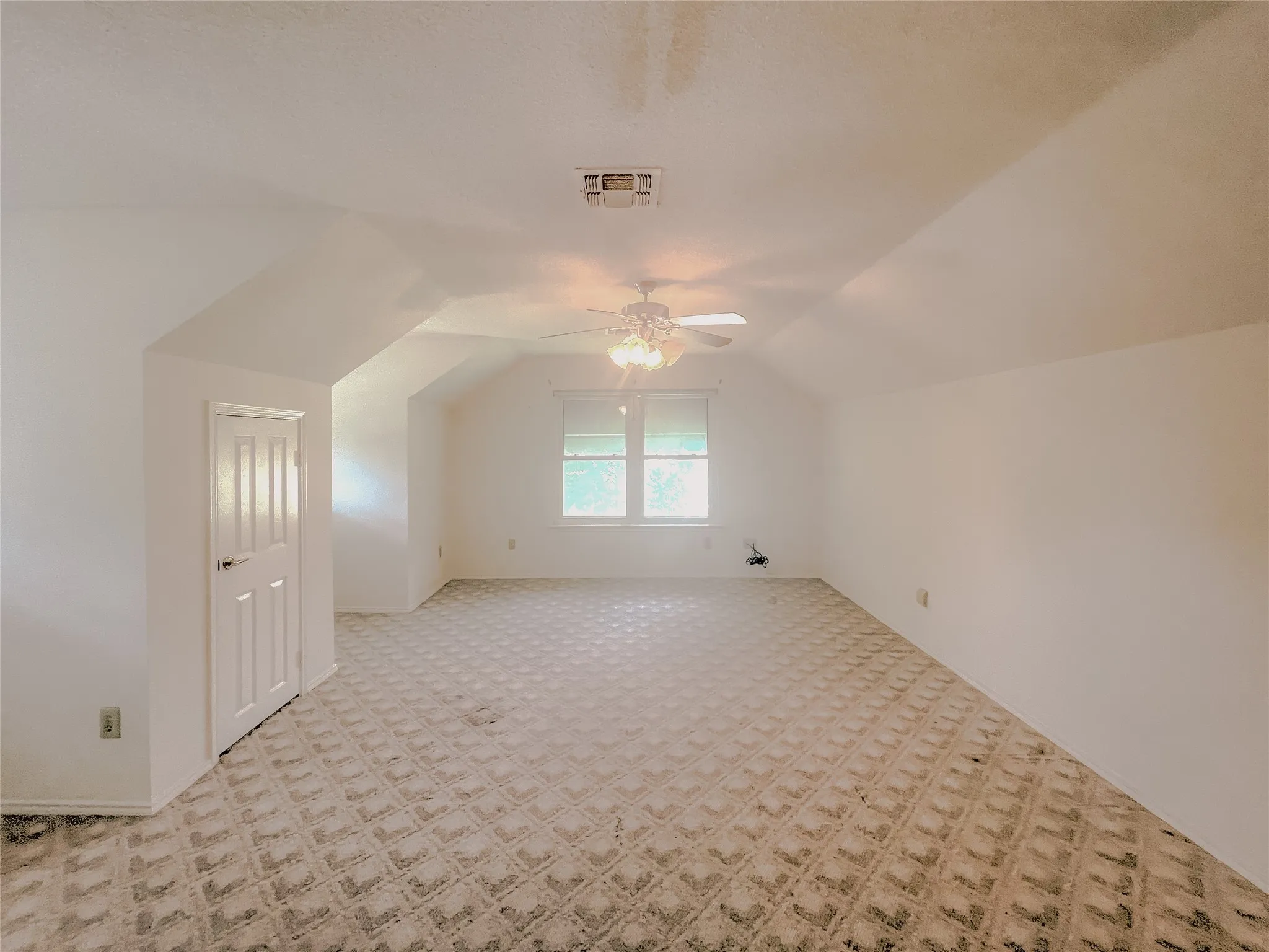 Single Family Residence For Sale in Tarrant County , 1312 Rio Grande Drive, Benbrook, Texas 76126, 4 Bedroom, 3 Bathroom, 2 Garage spaces, 3,055 Sqft, built in 1990, mls#21327218, Real Estate Agent in Benbrook, Homes For Sale in Tarrant county, Homes For Sale in Benbrook, Realtor in Benbrook Texas, Real Estate Brokerage Independent Realty Texas, Luminita Cordes Realtor