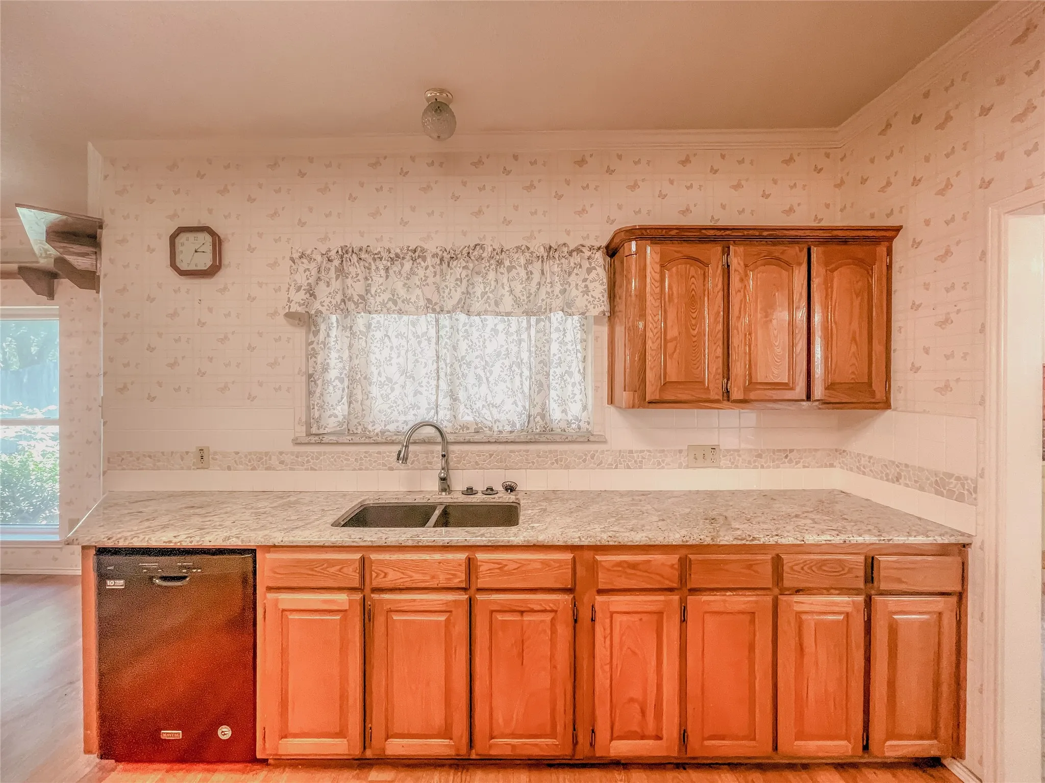Single Family Residence For Sale in Tarrant County , 1312 Rio Grande Drive, Benbrook, Texas 76126, 4 Bedroom, 3 Bathroom, 2 Garage spaces, 3,055 Sqft, built in 1990, mls#21327218, Real Estate Agent in Benbrook, Homes For Sale in Tarrant county, Homes For Sale in Benbrook, Realtor in Benbrook Texas, Real Estate Brokerage Independent Realty Texas, Luminita Cordes Realtor