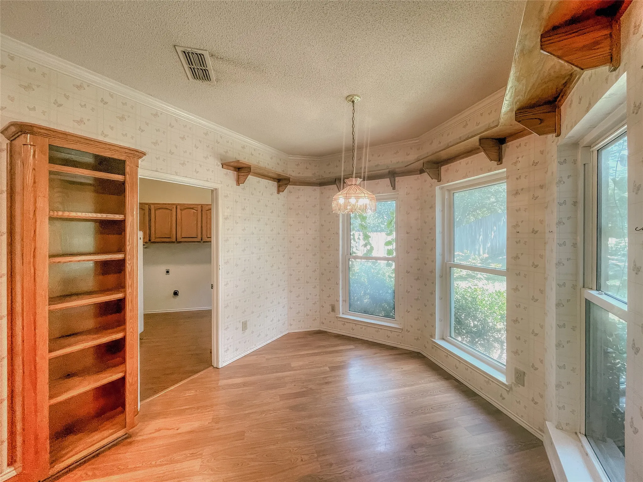 Single Family Residence For Sale in Tarrant County , 1312 Rio Grande Drive, Benbrook, Texas 76126, 4 Bedroom, 3 Bathroom, 2 Garage spaces, 3,055 Sqft, built in 1990, mls#21327218, Real Estate Agent in Benbrook, Homes For Sale in Tarrant county, Homes For Sale in Benbrook, Realtor in Benbrook Texas, Real Estate Brokerage Independent Realty Texas, Luminita Cordes Realtor