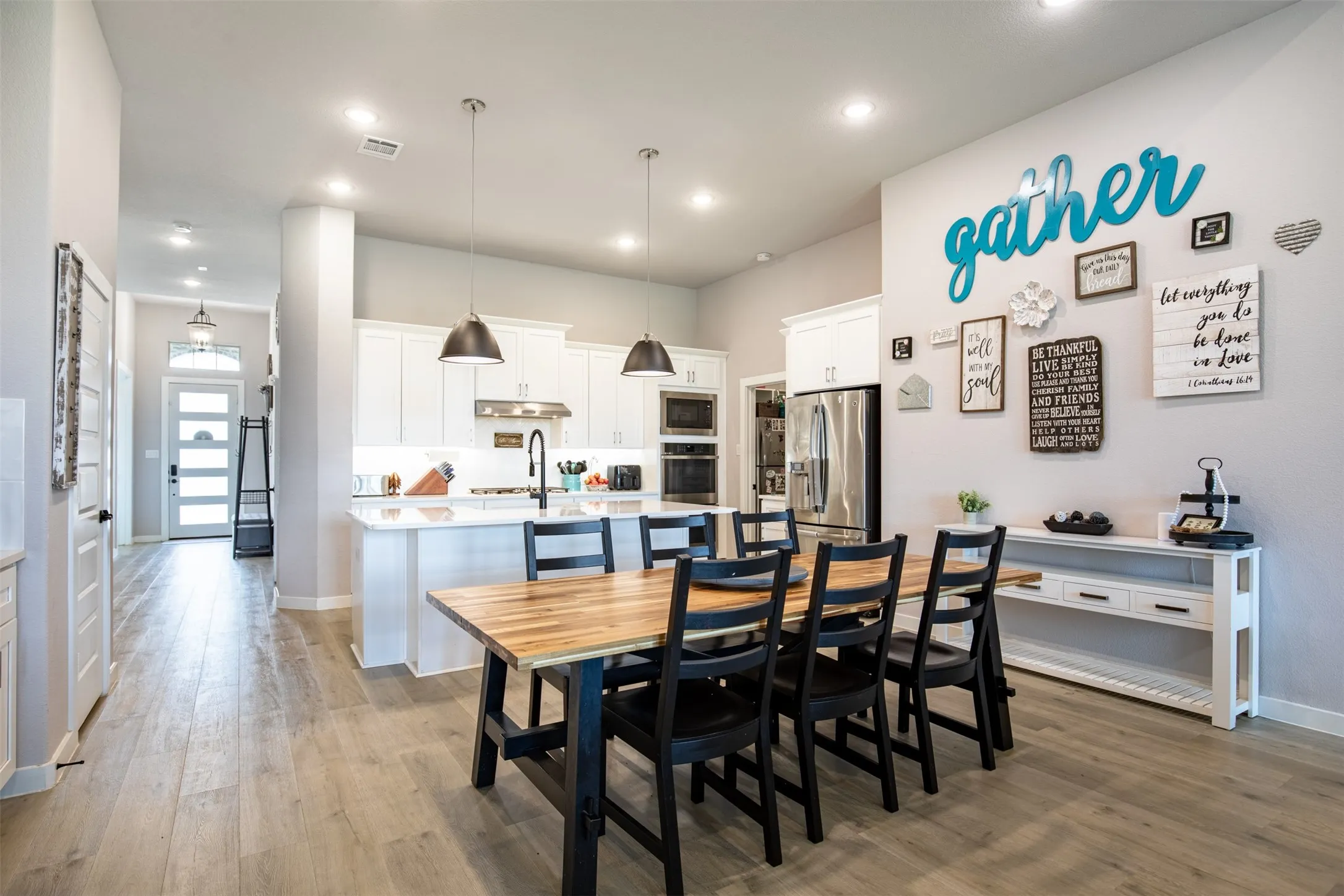Open-concept dining to kitchen.