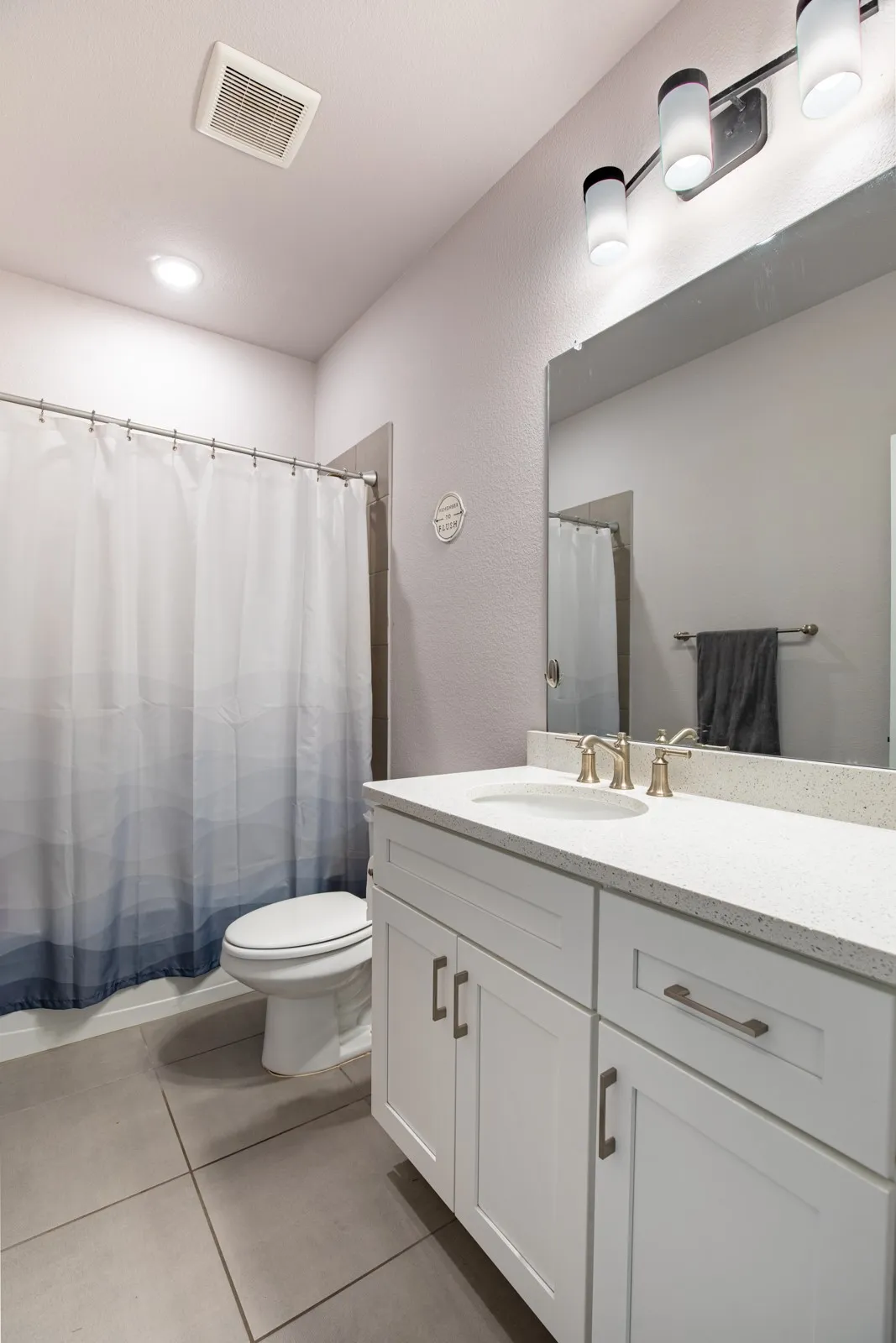 Full bath with tub/shower combo.