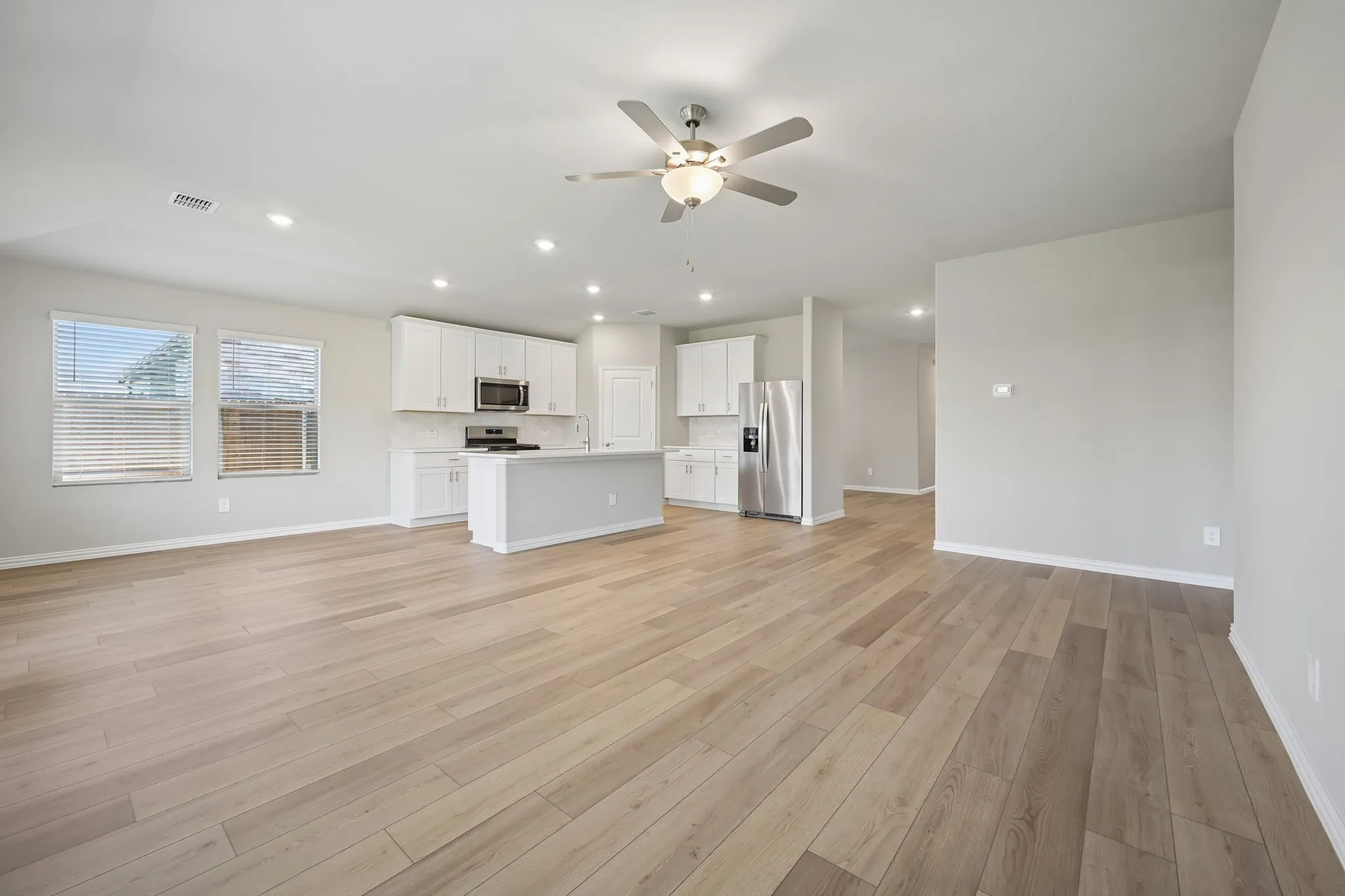  Photo is not of the actual home, but is an inspirational photo of builder’s model home and may depict options, furnishings, and/or decorator features that are not included.
