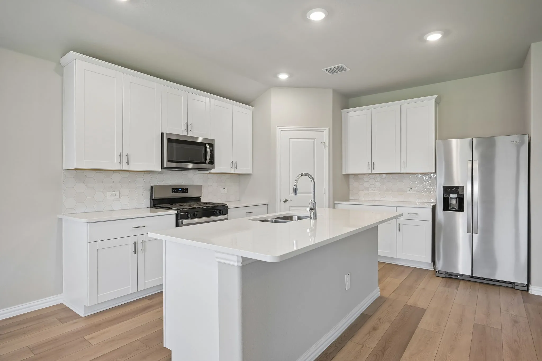  Photo is not of the actual home, but is an inspirational photo of builder’s model home and may depict options, furnishings, and/or decorator features that are not included.
