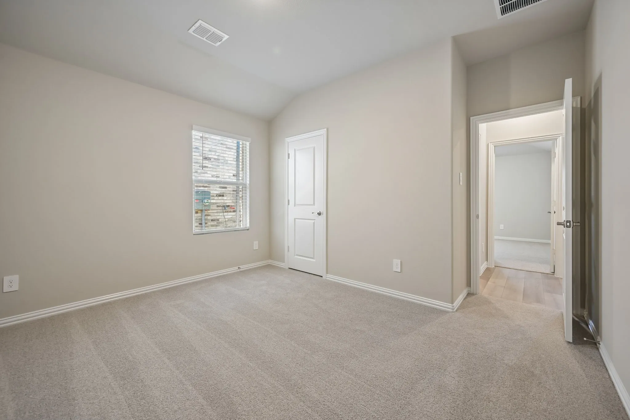  Photo is not of the actual home, but is an inspirational photo of builder’s model home and may depict options, furnishings, and/or decorator features that are not included.
