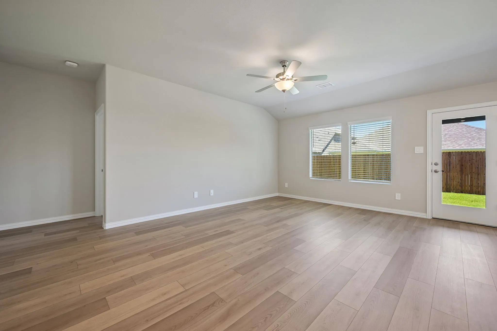  Photo is not of the actual home, but is an inspirational photo of builder’s model home and may depict options, furnishings, and/or decorator features that are not included.
