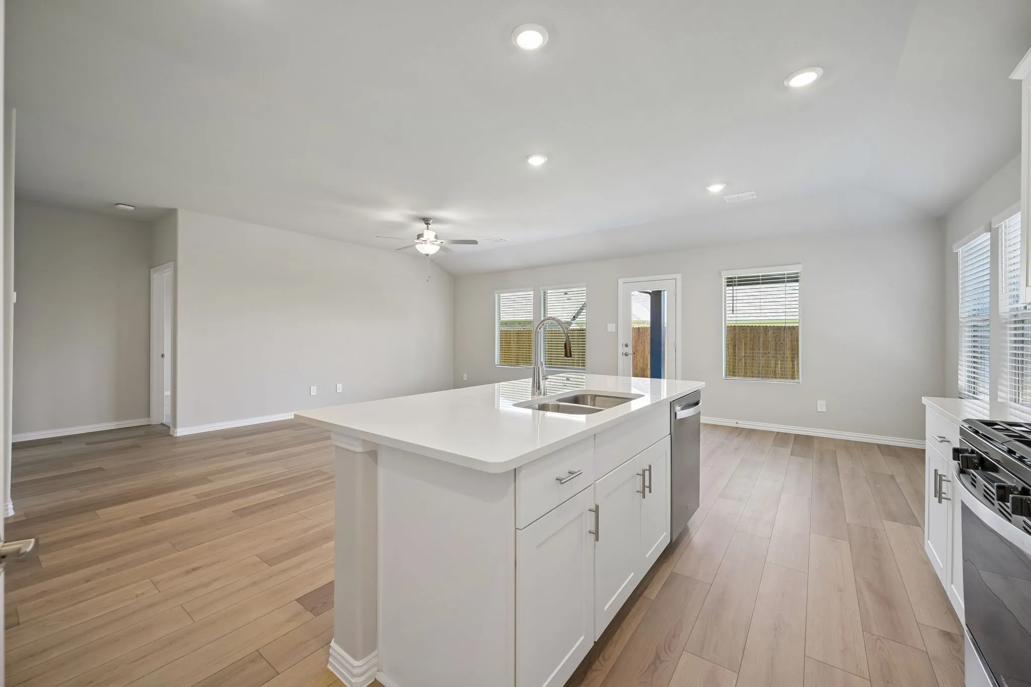  Photo is not of the actual home, but is an inspirational photo of builder’s model home and may depict options, furnishings, and/or decorator features that are not included.
