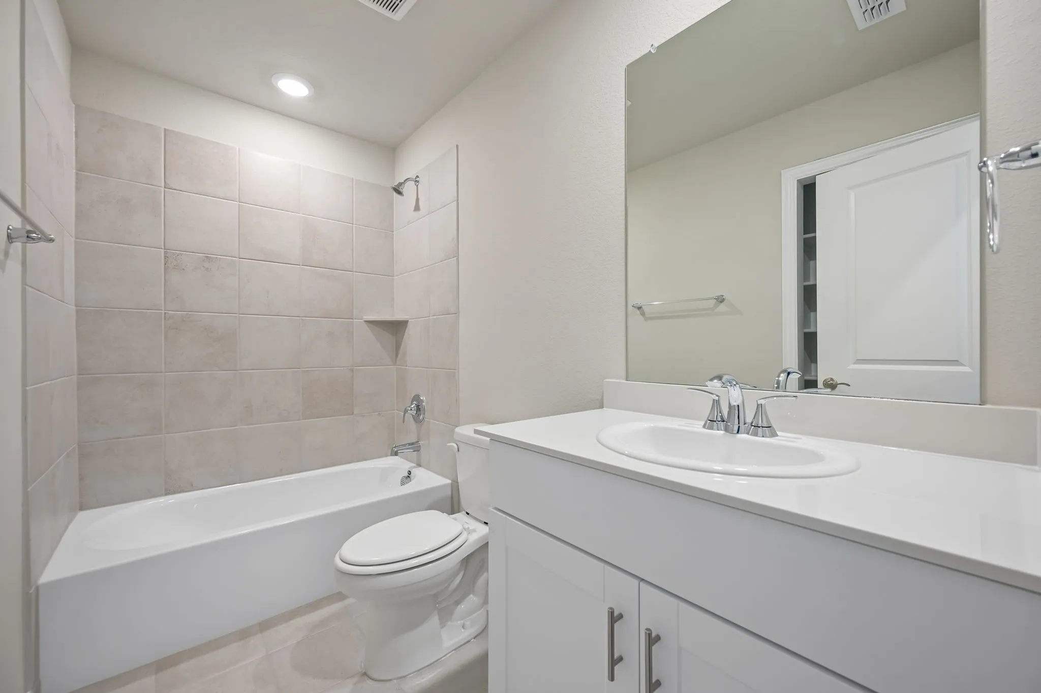  Photo is not of the actual home, but is an inspirational photo of builder’s model home and may depict options, furnishings, and/or decorator features that are not included.
