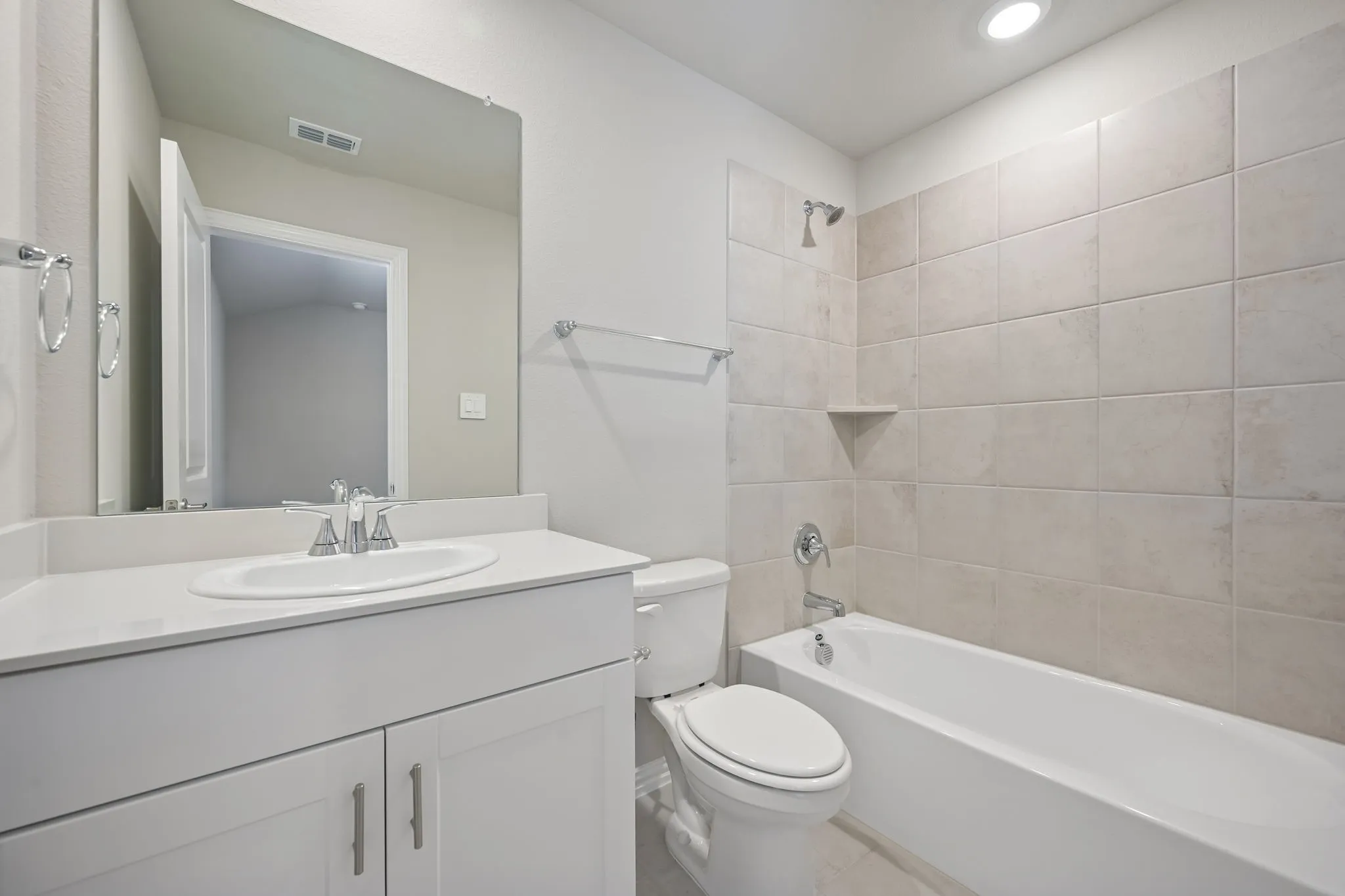  Photo is not of the actual home, but is an inspirational photo of builder’s model home and may depict options, furnishings, and/or decorator features that are not included.
