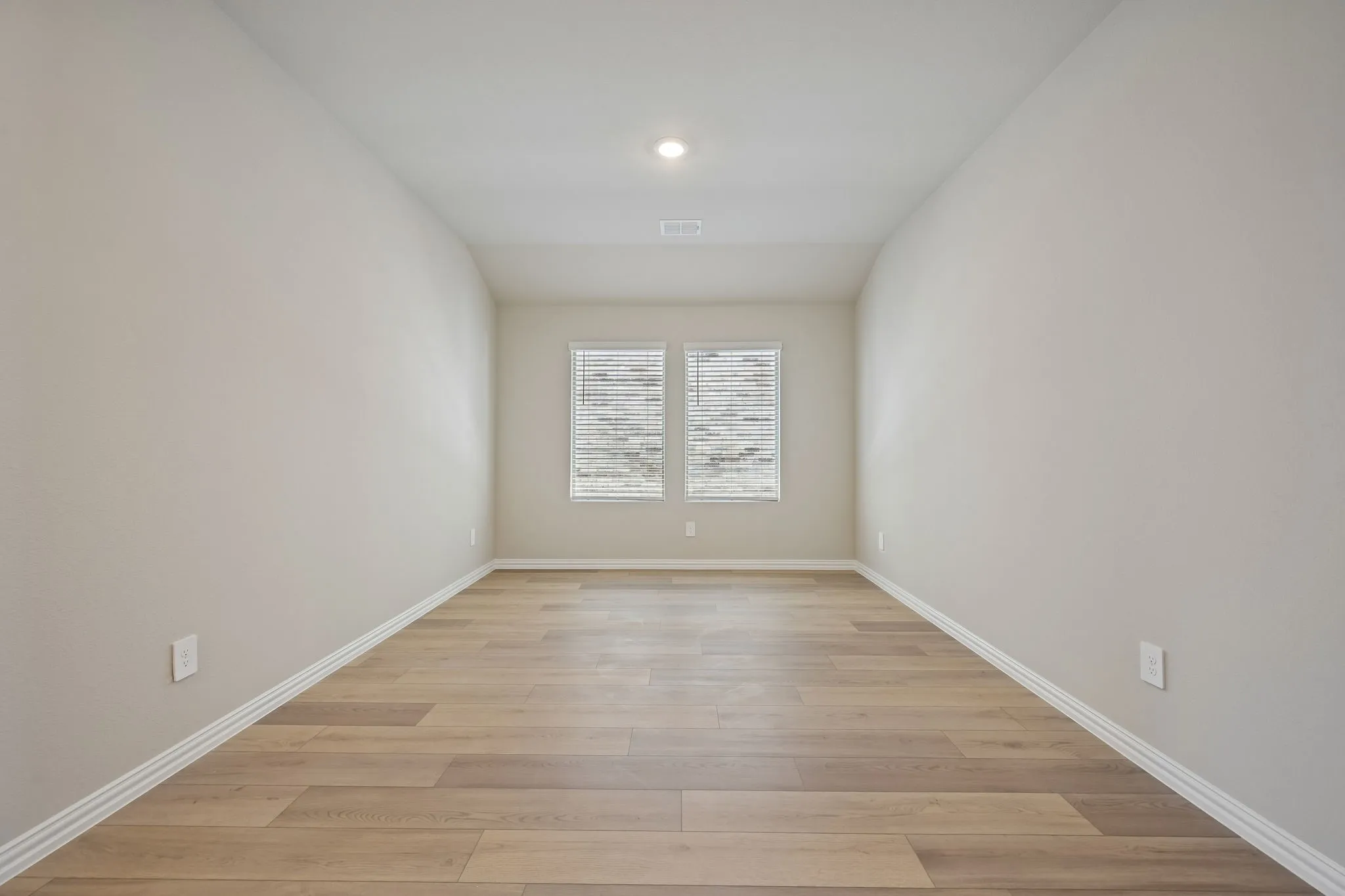  Photo is not of the actual home, but is an inspirational photo of builder’s model home and may depict options, furnishings, and/or decorator features that are not included.
