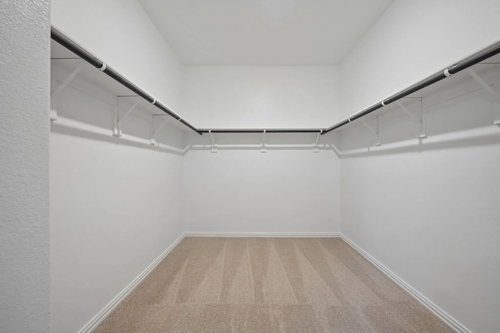  Photo is not of the actual home, but is an inspirational photo of builder’s model home and may depict options, furnishings, and/or decorator features that are not included.
