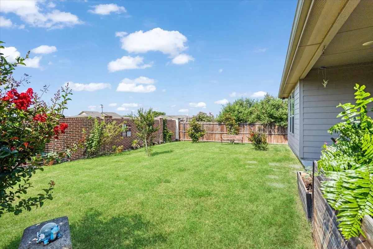 Single Family Residence For Sale in Grayson County , 505 Vawter Drive, Van Alstyne, Texas 75495, 4 Bedroom, 2 Bathroom, 2 Garage spaces, 1,818 Sqft, built in 2021, mls#21321075, Real Estate Agent in Van Alstyne, Homes For Sale in Grayson county, Homes For Sale in Van Alstyne, Realtor in Van Alstyne Texas, Real Estate Brokerage Independent Realty Texas, Luminita Cordes Realtor