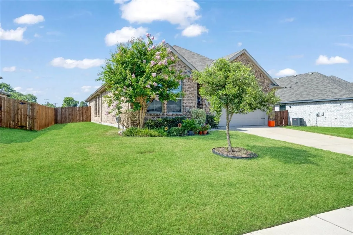 Single Family Residence For Sale in Grayson County , 505 Vawter Drive, Van Alstyne, Texas 75495, 4 Bedroom, 2 Bathroom, 2 Garage spaces, 1,818 Sqft, built in 2021, mls#21321075, Real Estate Agent in Van Alstyne, Homes For Sale in Grayson county, Homes For Sale in Van Alstyne, Realtor in Van Alstyne Texas, Real Estate Brokerage Independent Realty Texas, Luminita Cordes Realtor