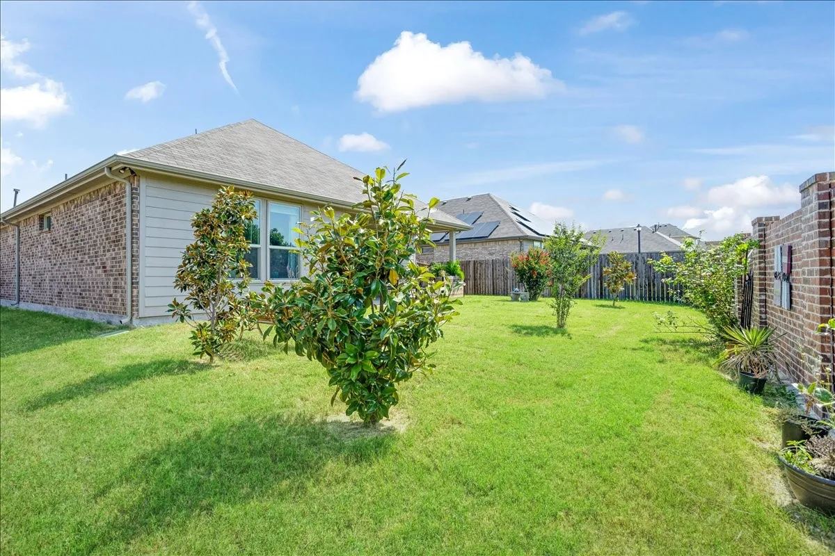 Single Family Residence For Sale in Grayson County , 505 Vawter Drive, Van Alstyne, Texas 75495, 4 Bedroom, 2 Bathroom, 2 Garage spaces, 1,818 Sqft, built in 2021, mls#21321075, Real Estate Agent in Van Alstyne, Homes For Sale in Grayson county, Homes For Sale in Van Alstyne, Realtor in Van Alstyne Texas, Real Estate Brokerage Independent Realty Texas, Luminita Cordes Realtor