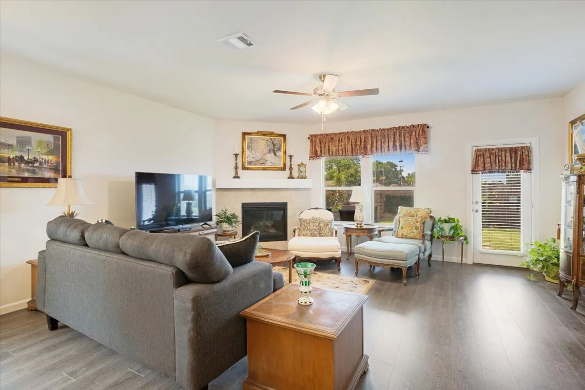 Single Family Residence For Sale in Grayson County , 505 Vawter Drive, Van Alstyne, Texas 75495, 4 Bedroom, 2 Bathroom, 2 Garage spaces, 1,818 Sqft, built in 2021, mls#21321075, Real Estate Agent in Van Alstyne, Homes For Sale in Grayson county, Homes For Sale in Van Alstyne, Realtor in Van Alstyne Texas, Real Estate Brokerage Independent Realty Texas, Luminita Cordes Realtor