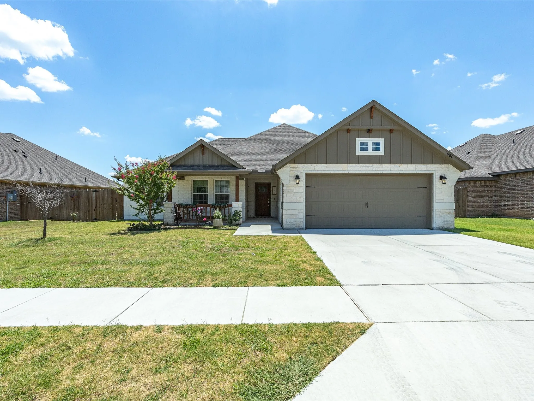 Single Family Residence For Sale in Parker County , 956 Sam Street, Springtown, Texas 76082, 4 Bedroom, 2 Bathroom, 2 Garage spaces, 1,788 Sqft, built in 2022, mls#21326533, Real Estate Agent in Springtown, Homes For Sale in Parker county, Homes For Sale in Springtown, Realtor in Springtown Texas, Real Estate Brokerage Independent Realty Texas, Luminita Cordes Realtor