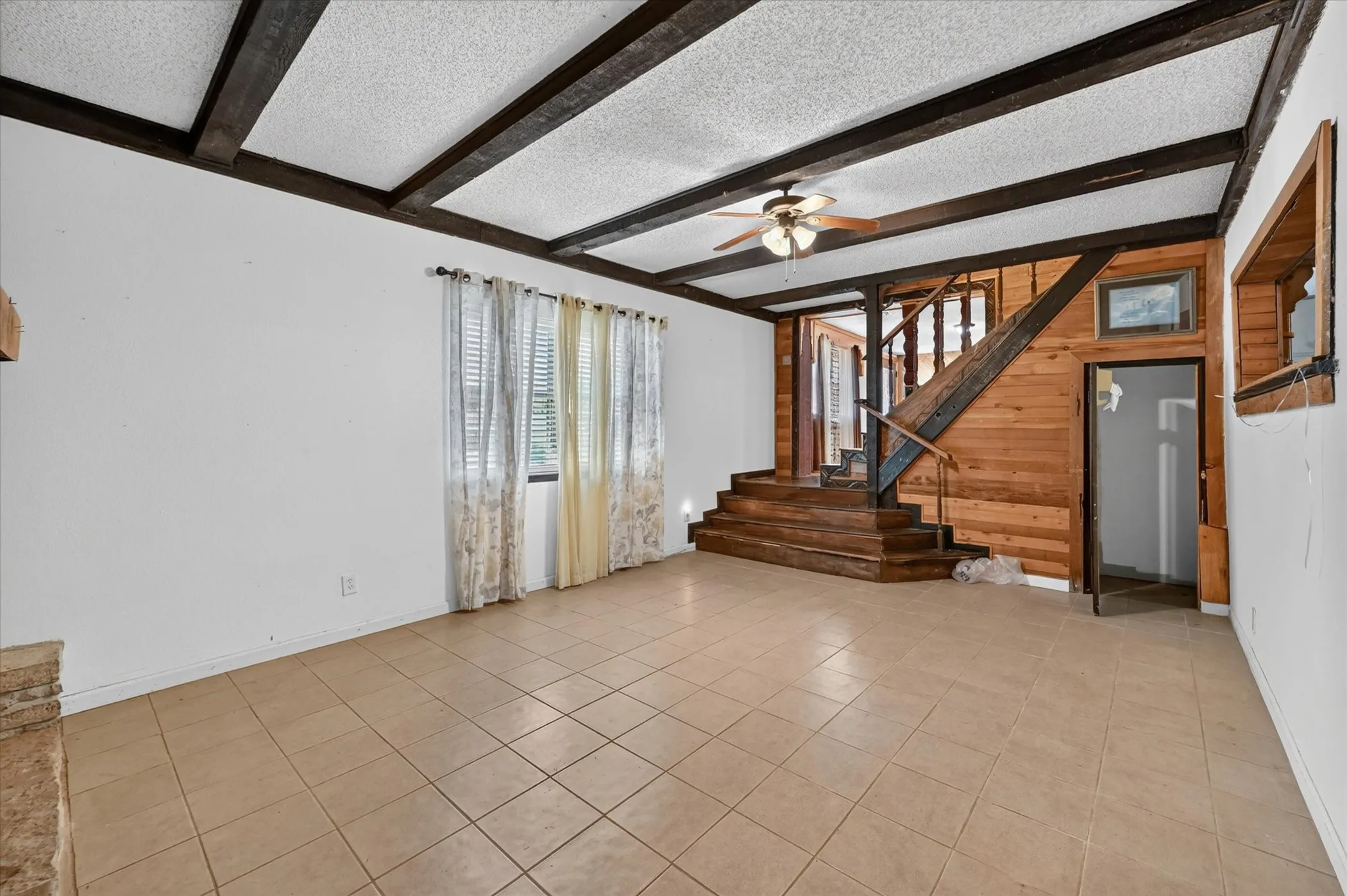 Single Family Residence For Sale in Johnson County , 6709 County Road 527, Burleson, Texas 76028, 3 Bedroom, 2 Bathroom, 2 Garage spaces, 1,540 Sqft, built in 1974, mls#21326567, Real Estate Agent in Burleson, Homes For Sale in Johnson county, Homes For Sale in Burleson, Realtor in Burleson Texas, Real Estate Brokerage Independent Realty Texas, Luminita Cordes Realtor