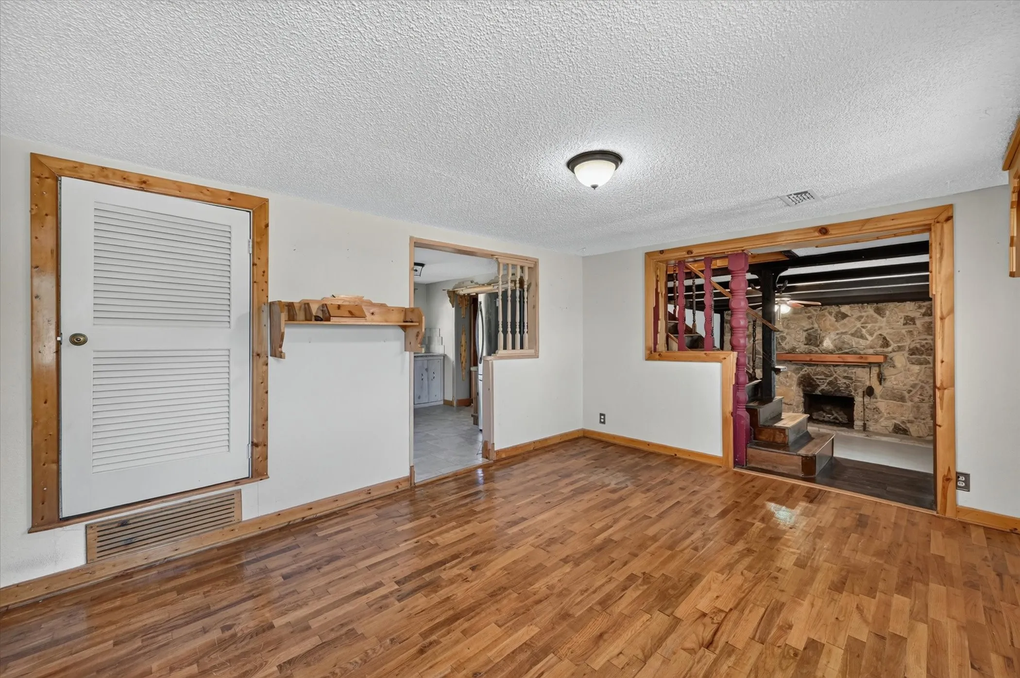 Single Family Residence For Sale in Johnson County , 6709 County Road 527, Burleson, Texas 76028, 3 Bedroom, 2 Bathroom, 2 Garage spaces, 1,540 Sqft, built in 1974, mls#21326567, Real Estate Agent in Burleson, Homes For Sale in Johnson county, Homes For Sale in Burleson, Realtor in Burleson Texas, Real Estate Brokerage Independent Realty Texas, Luminita Cordes Realtor