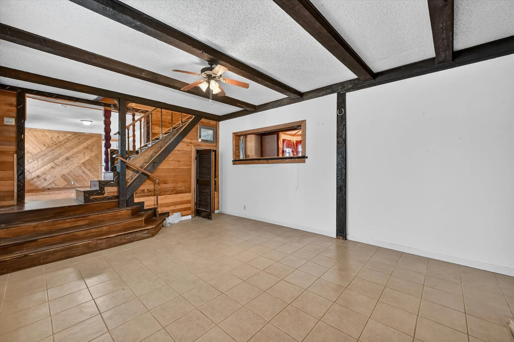 Single Family Residence For Sale in Johnson County , 6709 County Road 527, Burleson, Texas 76028, 3 Bedroom, 2 Bathroom, 2 Garage spaces, 1,540 Sqft, built in 1974, mls#21326567, Real Estate Agent in Burleson, Homes For Sale in Johnson county, Homes For Sale in Burleson, Realtor in Burleson Texas, Real Estate Brokerage Independent Realty Texas, Luminita Cordes Realtor