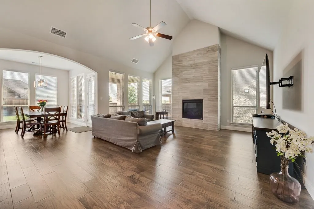 Single Family Residence For Rent in Denton County , 4771 Desert Willow Drive, Prosper, Texas 75078, 3 Bedroom, 3 Bathroom, 3 Garage spaces, 2,603 Sqft, built in 2019, mls#21327922, Real Estate Agent in Prosper, Homes For Rent in Denton county, Homes For Rent in Prosper, Realtor in Prosper Texas, Real Estate Brokerage Independent Realty Texas, Luminita Cordes Realtor