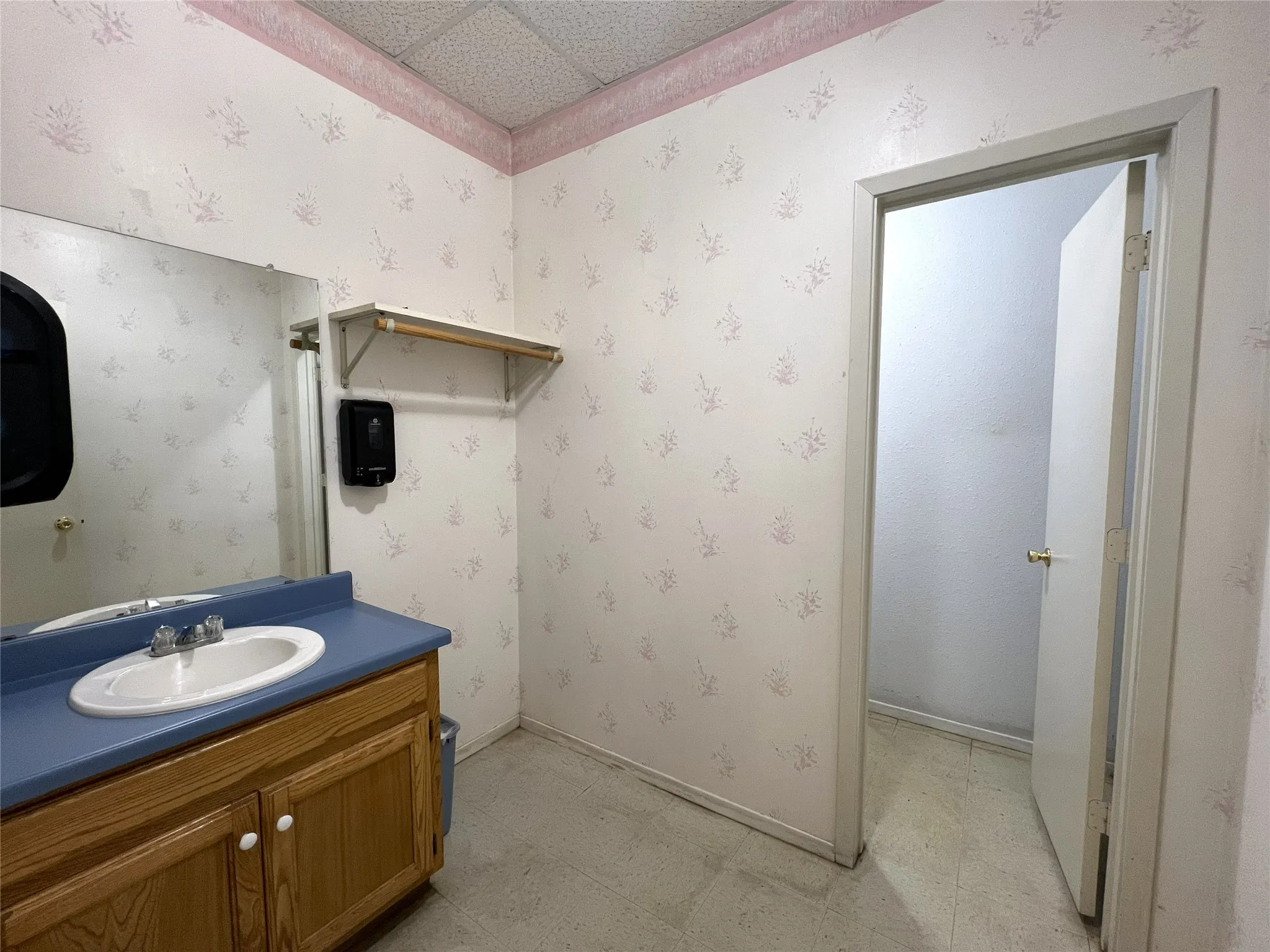 Office For Rent in Hopkins County , 216 Linda Drive, Sulphur Springs, Texas 75482, 0, 0, Garage spaces, 0 Sqft, built in 2001, Price $3,250, mls#21327587, Real Estate Agent in Sulphur Springs, Homes For Rent in Hopkins county, Homes For Rent in Sulphur Springs, Realtor in Sulphur Springs Texas, Real Estate Brokerage Independent Realty Texas, Luminita Cordes Realtor