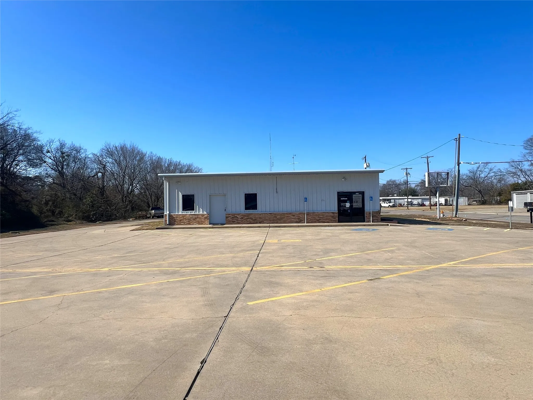 Office For Rent in Hopkins County , 216 Linda Drive, Sulphur Springs, Texas 75482, 0, 0, Garage spaces, 0 Sqft, built in 2001, Price $3,250, mls#21327587, Real Estate Agent in Sulphur Springs, Homes For Rent in Hopkins county, Homes For Rent in Sulphur Springs, Realtor in Sulphur Springs Texas, Real Estate Brokerage Independent Realty Texas, Luminita Cordes Realtor