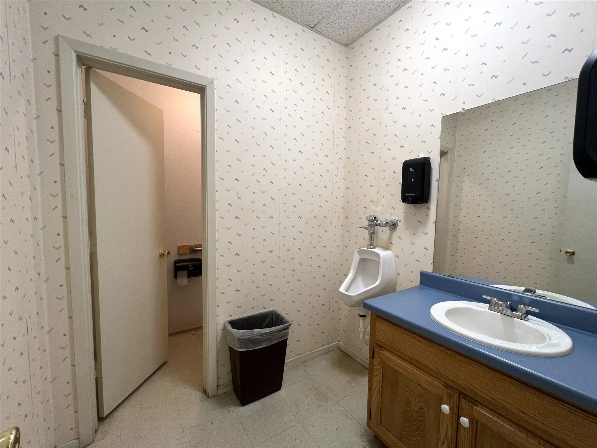 Office For Rent in Hopkins County , 216 Linda Drive, Sulphur Springs, Texas 75482, 0, 0, Garage spaces, 0 Sqft, built in 2001, Price $3,250, mls#21327587, Real Estate Agent in Sulphur Springs, Homes For Rent in Hopkins county, Homes For Rent in Sulphur Springs, Realtor in Sulphur Springs Texas, Real Estate Brokerage Independent Realty Texas, Luminita Cordes Realtor