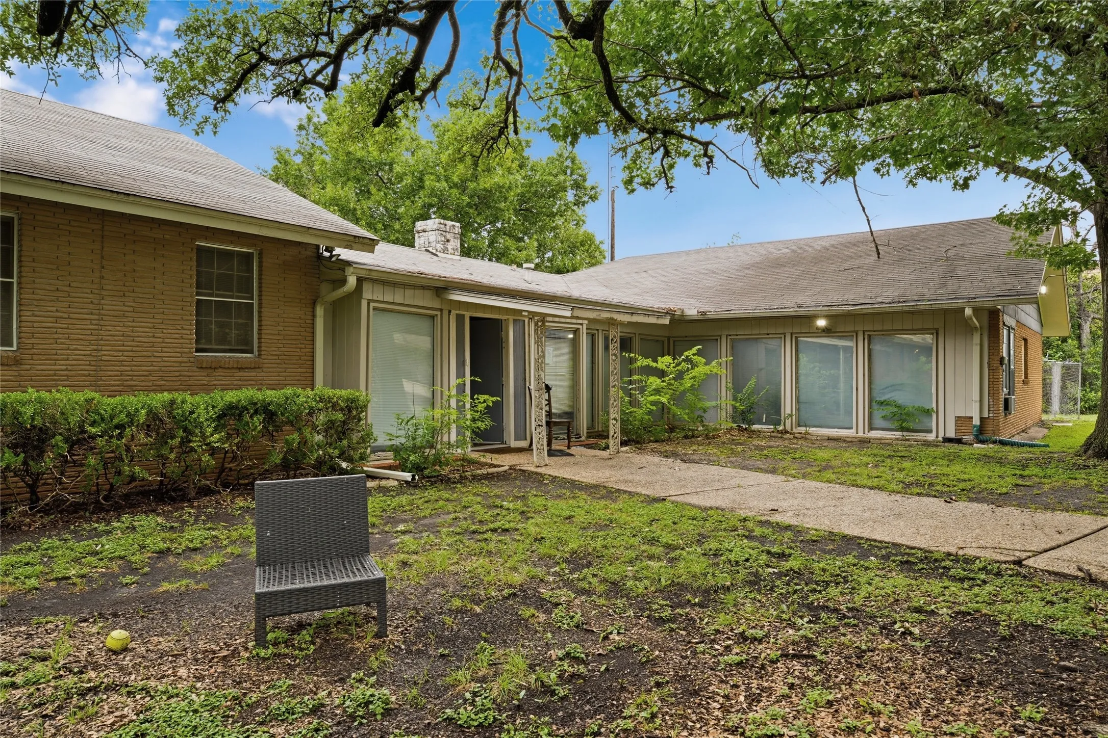 Multiple Parcels For Sale in Mc Lennan County , 2323 N 39th Street, Waco, Texas 76708, 5 Bedroom, 3 Bathroom, Garage spaces, 0 Sqft, built in 1946, mls#21326395, Real Estate Agent in Waco, Homes For Sale in Mc Lennan county, Homes For Sale in Waco, Realtor in Waco Texas, Real Estate Brokerage Independent Realty Texas, Luminita Cordes Realtor