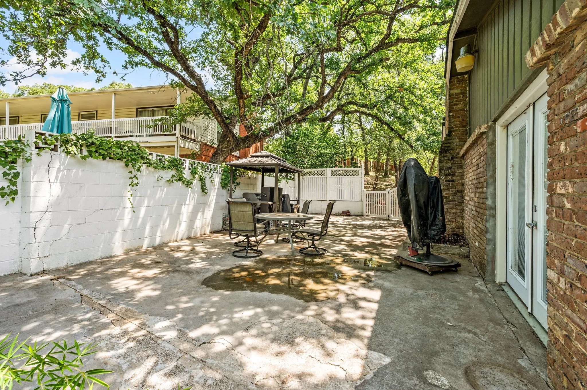 Single Family Residence For Sale in Tarrant County , 4104 Linkwood Drive, Euless, Texas 76040, 4 Bedroom, 3 Bathroom, 2 Garage spaces, 2,680 Sqft, built in 1963, mls#21327949, Real Estate Agent in Euless, Homes For Sale in Tarrant county, Homes For Sale in Euless, Realtor in Euless Texas, Real Estate Brokerage Independent Realty Texas, Luminita Cordes Realtor