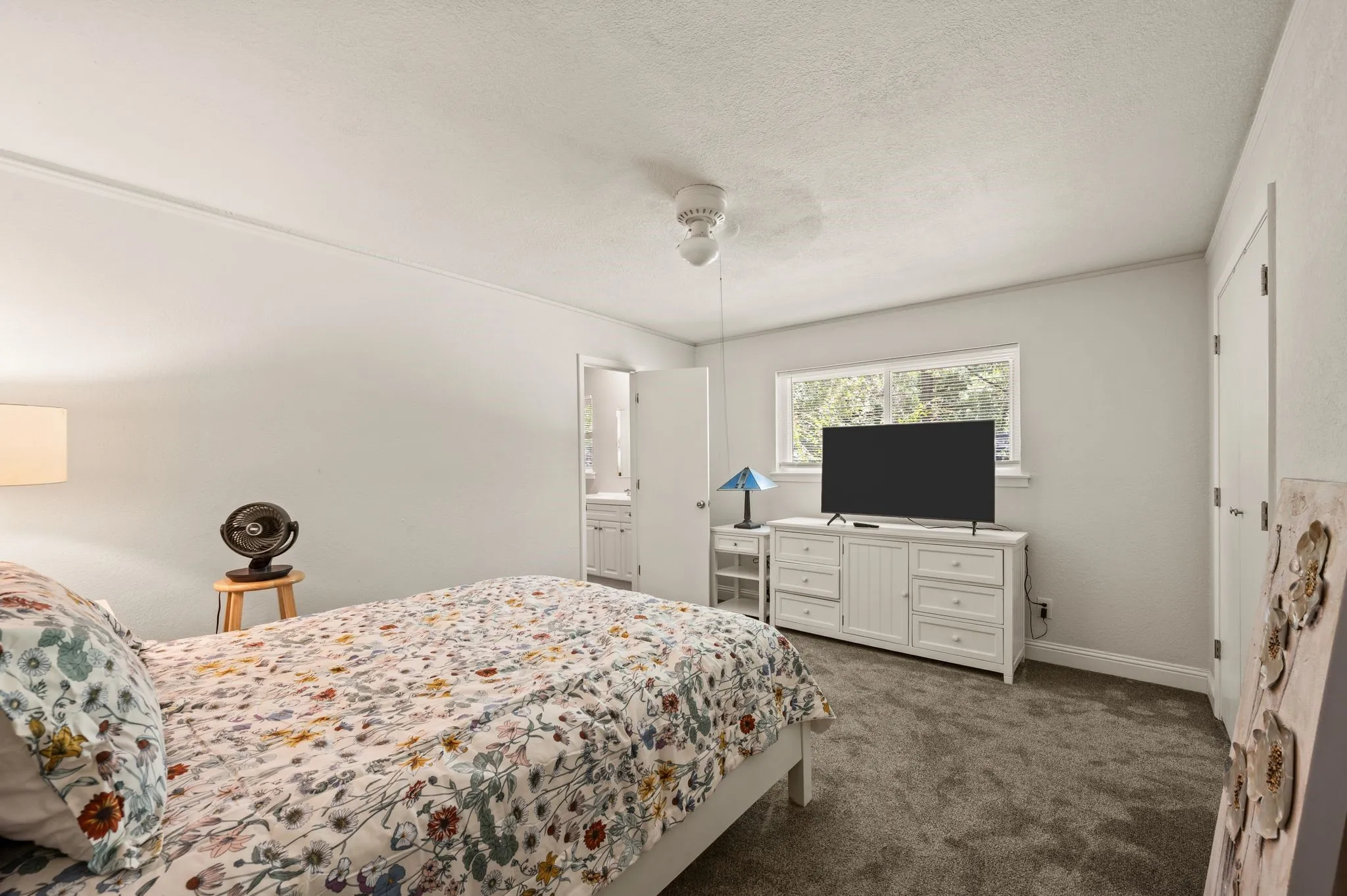 Single Family Residence For Sale in Tarrant County , 4104 Linkwood Drive, Euless, Texas 76040, 4 Bedroom, 3 Bathroom, 2 Garage spaces, 2,680 Sqft, built in 1963, mls#21327949, Real Estate Agent in Euless, Homes For Sale in Tarrant county, Homes For Sale in Euless, Realtor in Euless Texas, Real Estate Brokerage Independent Realty Texas, Luminita Cordes Realtor