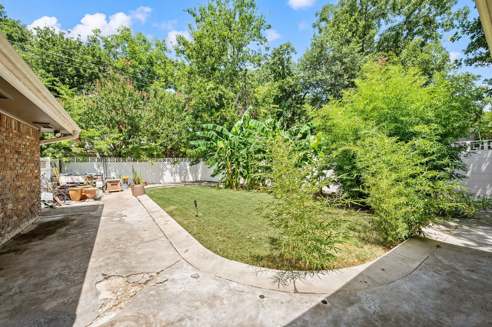 Single Family Residence For Sale in Tarrant County , 4104 Linkwood Drive, Euless, Texas 76040, 4 Bedroom, 3 Bathroom, 2 Garage spaces, 2,680 Sqft, built in 1963, mls#21327949, Real Estate Agent in Euless, Homes For Sale in Tarrant county, Homes For Sale in Euless, Realtor in Euless Texas, Real Estate Brokerage Independent Realty Texas, Luminita Cordes Realtor