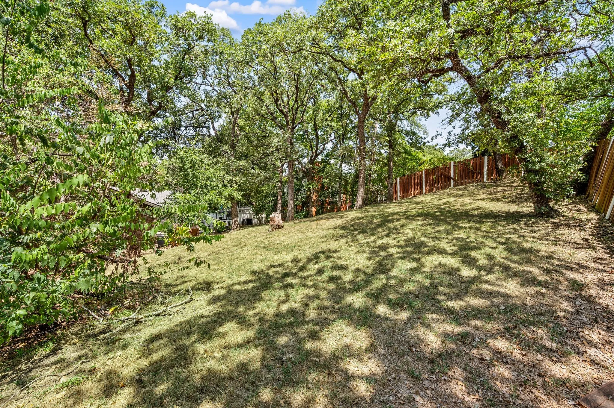 Single Family Residence For Sale in Tarrant County , 4104 Linkwood Drive, Euless, Texas 76040, 4 Bedroom, 3 Bathroom, 2 Garage spaces, 2,680 Sqft, built in 1963, mls#21327949, Real Estate Agent in Euless, Homes For Sale in Tarrant county, Homes For Sale in Euless, Realtor in Euless Texas, Real Estate Brokerage Independent Realty Texas, Luminita Cordes Realtor
