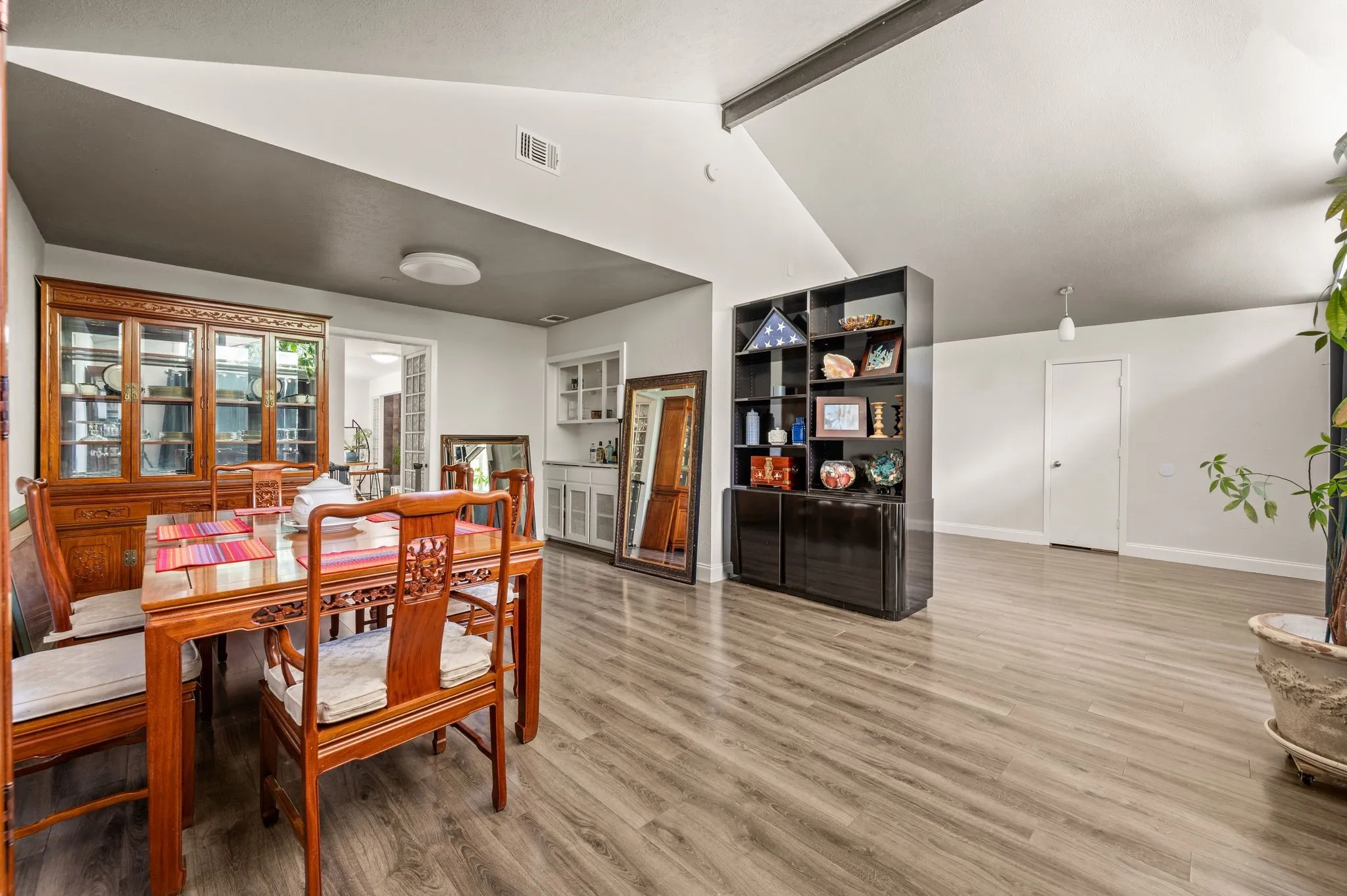 Single Family Residence For Sale in Tarrant County , 4104 Linkwood Drive, Euless, Texas 76040, 4 Bedroom, 3 Bathroom, 2 Garage spaces, 2,680 Sqft, built in 1963, mls#21327949, Real Estate Agent in Euless, Homes For Sale in Tarrant county, Homes For Sale in Euless, Realtor in Euless Texas, Real Estate Brokerage Independent Realty Texas, Luminita Cordes Realtor