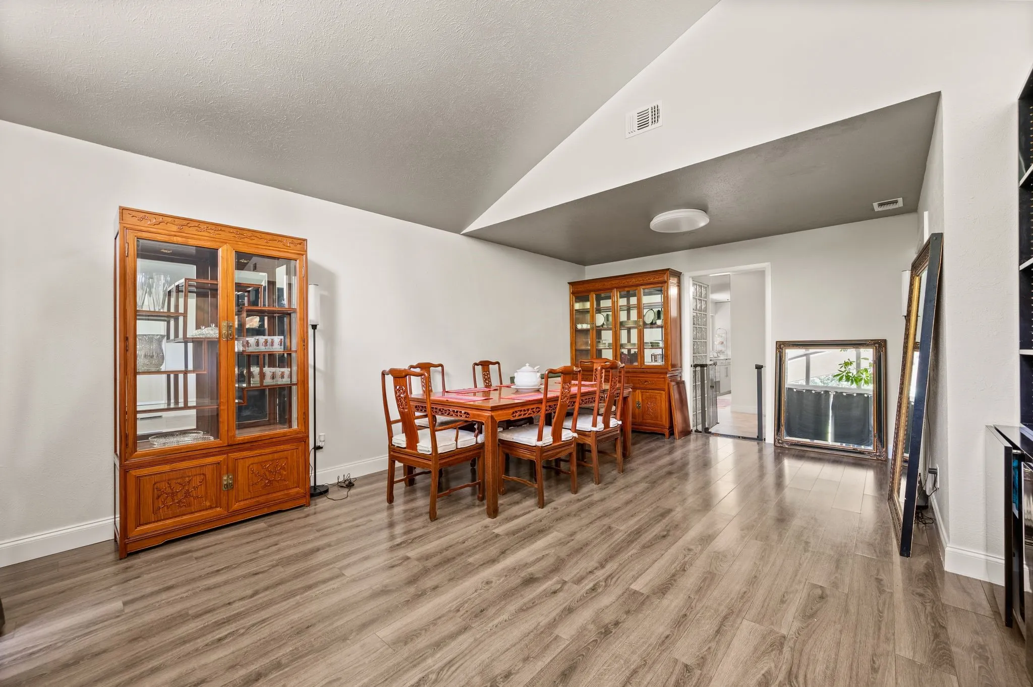 Single Family Residence For Sale in Tarrant County , 4104 Linkwood Drive, Euless, Texas 76040, 4 Bedroom, 3 Bathroom, 2 Garage spaces, 2,680 Sqft, built in 1963, mls#21327949, Real Estate Agent in Euless, Homes For Sale in Tarrant county, Homes For Sale in Euless, Realtor in Euless Texas, Real Estate Brokerage Independent Realty Texas, Luminita Cordes Realtor