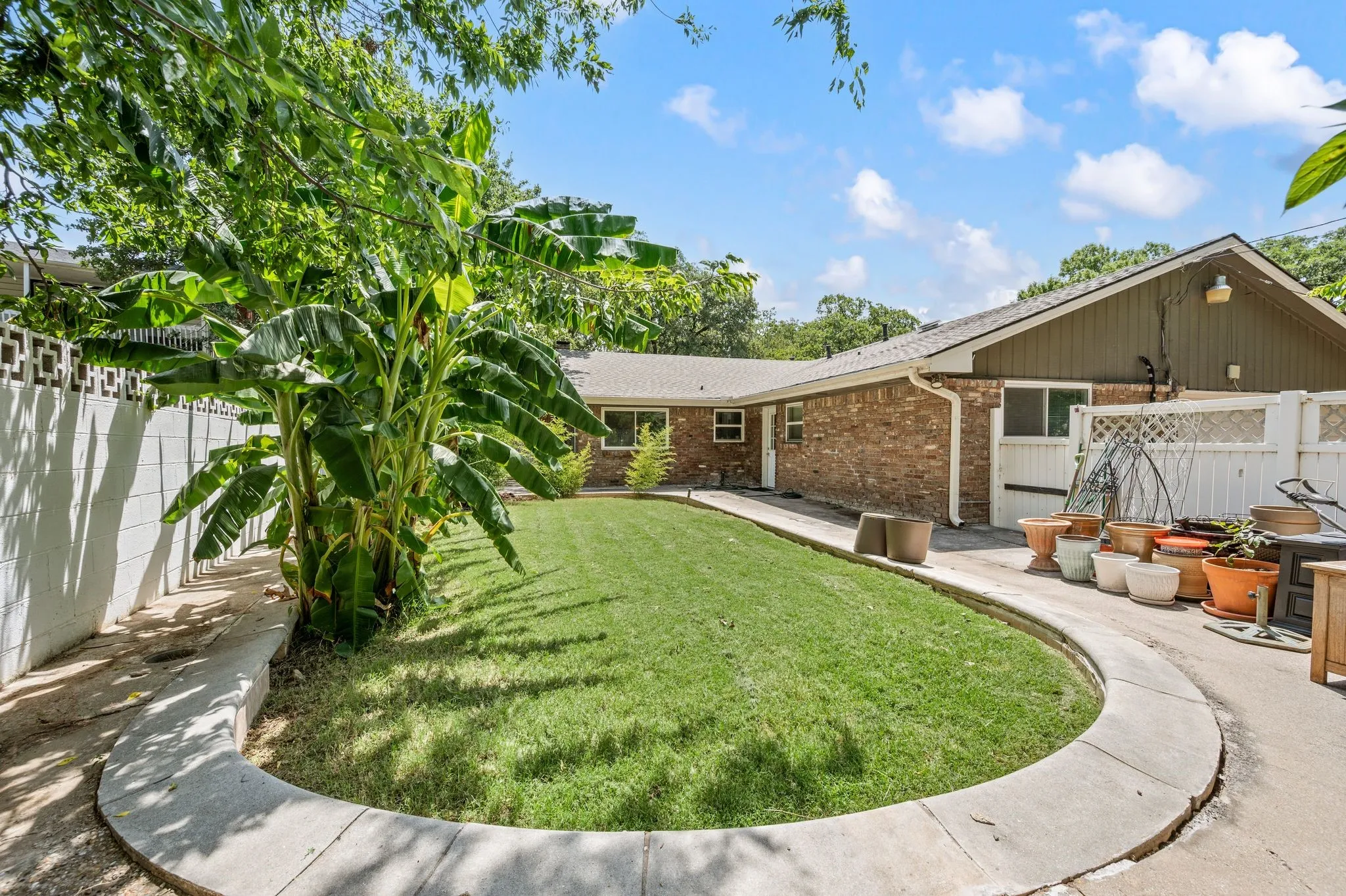 Single Family Residence For Sale in Tarrant County , 4104 Linkwood Drive, Euless, Texas 76040, 4 Bedroom, 3 Bathroom, 2 Garage spaces, 2,680 Sqft, built in 1963, mls#21327949, Real Estate Agent in Euless, Homes For Sale in Tarrant county, Homes For Sale in Euless, Realtor in Euless Texas, Real Estate Brokerage Independent Realty Texas, Luminita Cordes Realtor