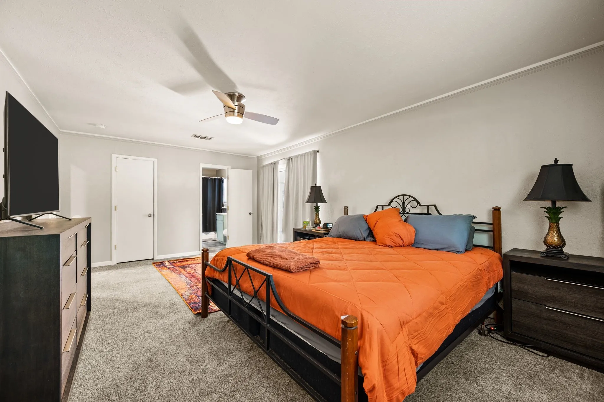 Single Family Residence For Sale in Tarrant County , 4104 Linkwood Drive, Euless, Texas 76040, 4 Bedroom, 3 Bathroom, 2 Garage spaces, 2,680 Sqft, built in 1963, mls#21327949, Real Estate Agent in Euless, Homes For Sale in Tarrant county, Homes For Sale in Euless, Realtor in Euless Texas, Real Estate Brokerage Independent Realty Texas, Luminita Cordes Realtor