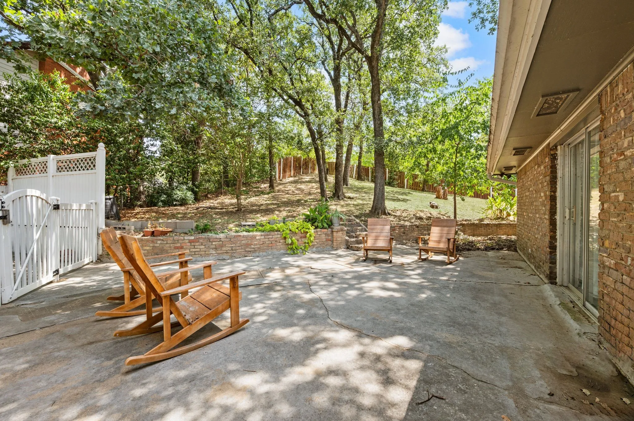 Single Family Residence For Sale in Tarrant County , 4104 Linkwood Drive, Euless, Texas 76040, 4 Bedroom, 3 Bathroom, 2 Garage spaces, 2,680 Sqft, built in 1963, mls#21327949, Real Estate Agent in Euless, Homes For Sale in Tarrant county, Homes For Sale in Euless, Realtor in Euless Texas, Real Estate Brokerage Independent Realty Texas, Luminita Cordes Realtor