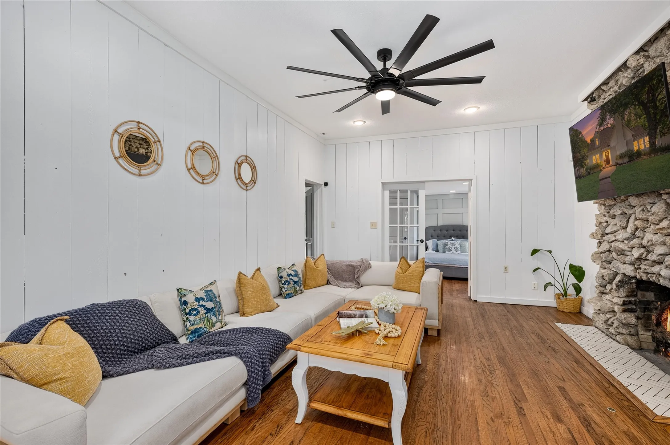 Single Family Residence For Sale in Collin County , 704 N College Street, Mc Kinney, Texas 75069, 4 Bedroom, 2 Bathroom, Garage spaces, 2,101 Sqft, built in 1925, mls#21325922, Real Estate Agent in Mc Kinney, Homes For Sale in Collin county, Homes For Sale in Mc Kinney, Realtor in Mc Kinney Texas, Real Estate Brokerage Independent Realty Texas, Luminita Cordes Realtor