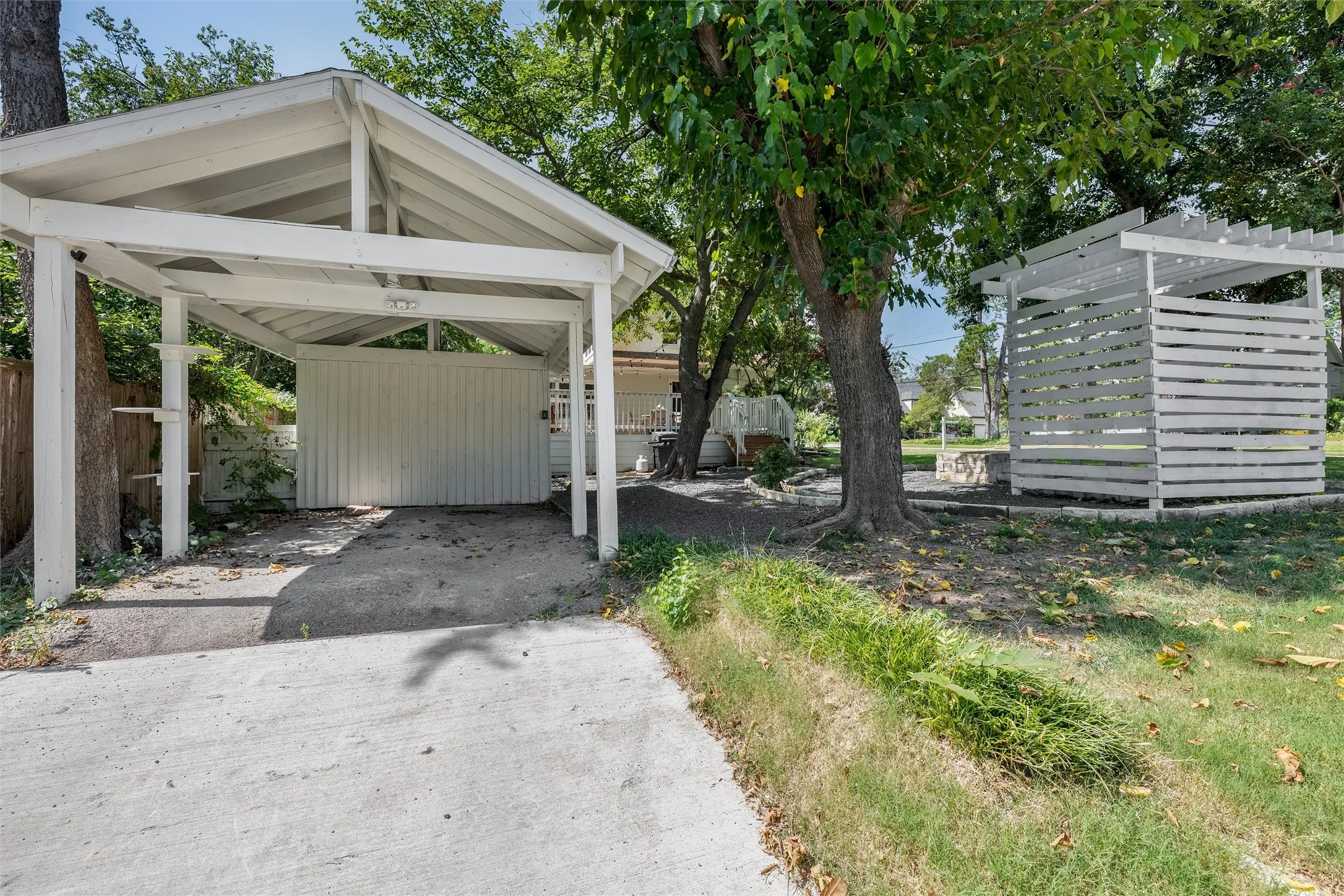 Single Family Residence For Sale in Collin County , 704 N College Street, Mc Kinney, Texas 75069, 4 Bedroom, 2 Bathroom, Garage spaces, 2,101 Sqft, built in 1925, mls#21325922, Real Estate Agent in Mc Kinney, Homes For Sale in Collin county, Homes For Sale in Mc Kinney, Realtor in Mc Kinney Texas, Real Estate Brokerage Independent Realty Texas, Luminita Cordes Realtor